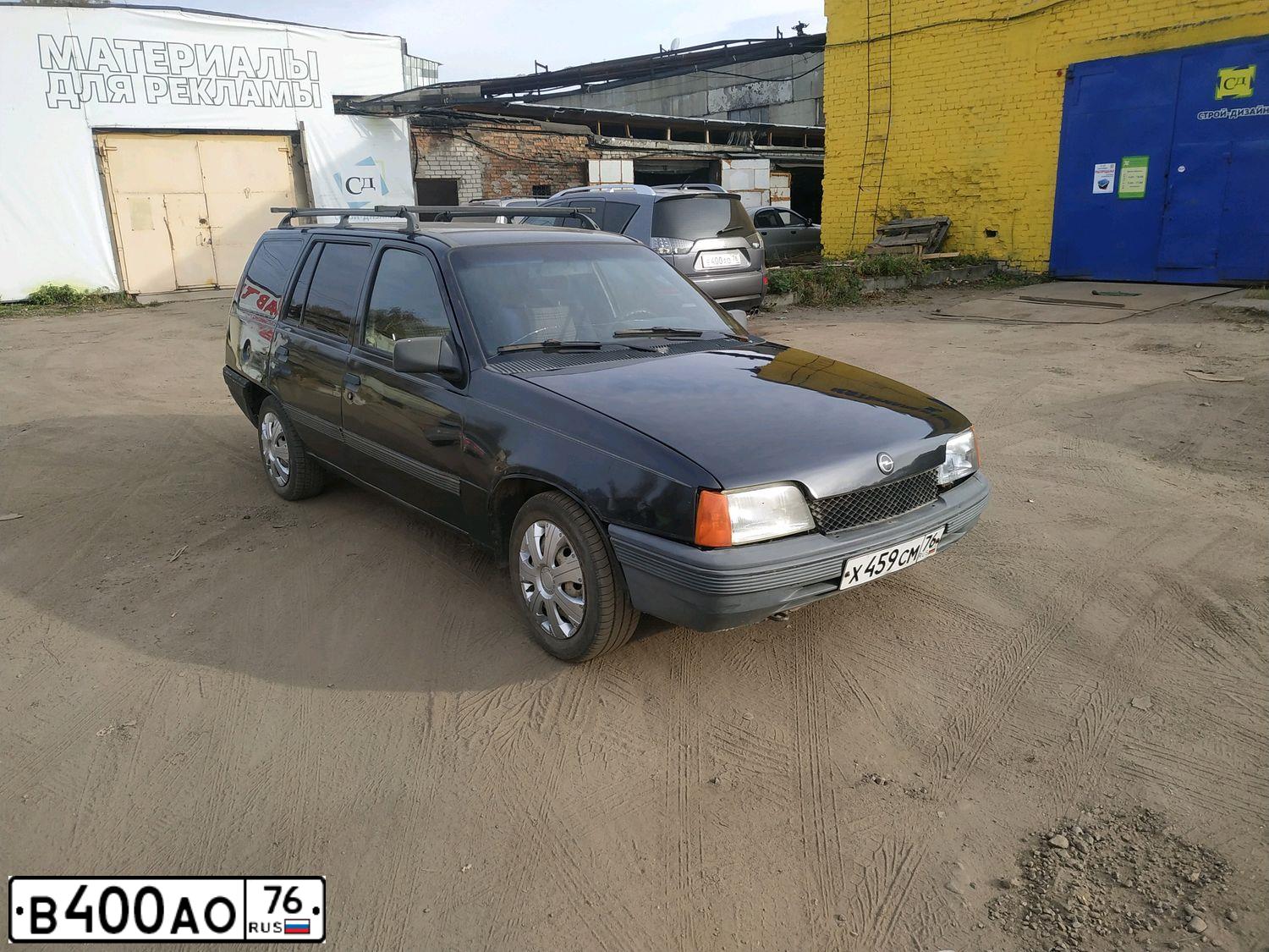 Фото автомобиля MITSUBISHI OUTLANDER, 2008 — госномер В400АО76. Цвет: СЕРЫЙ