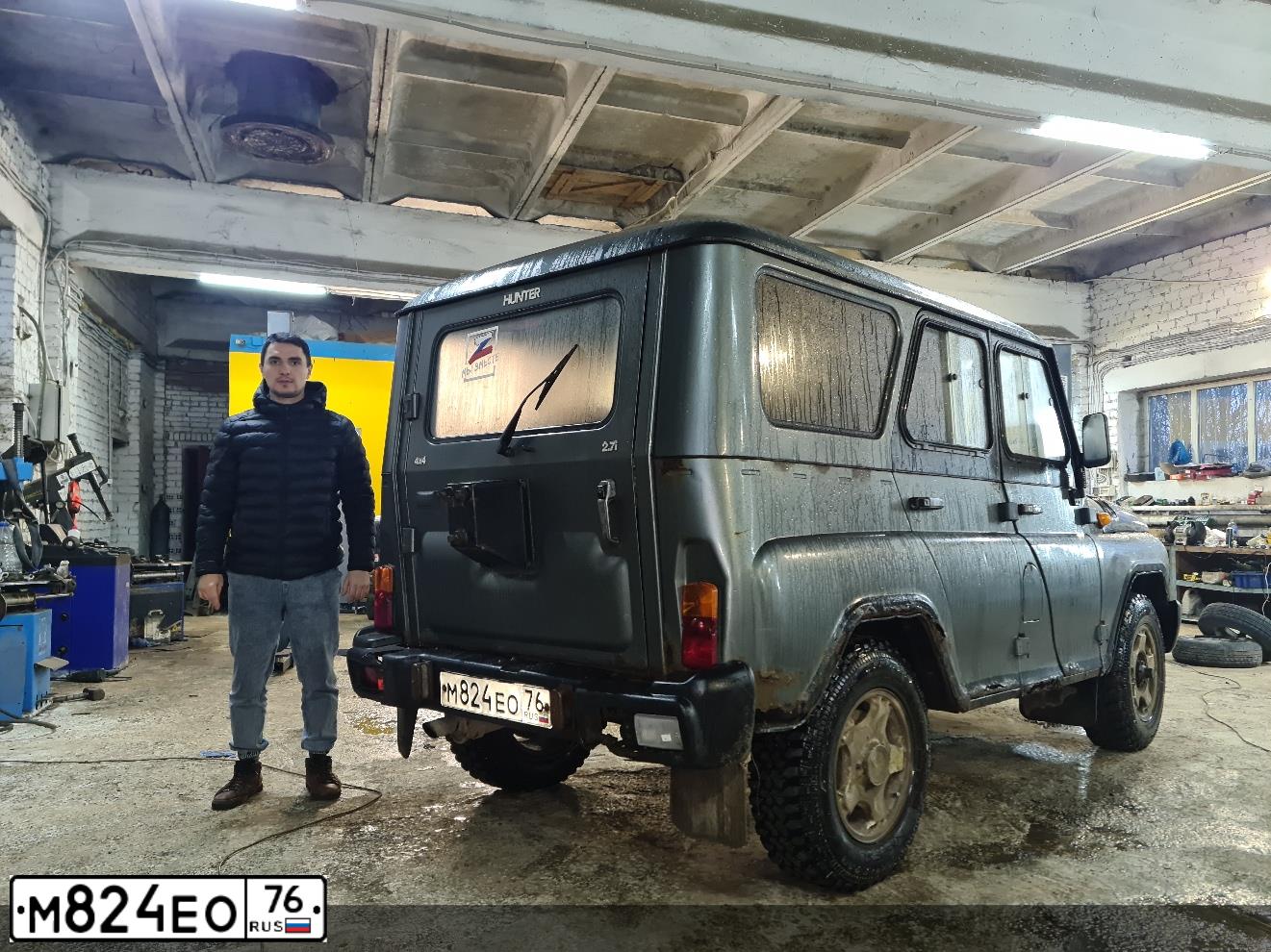 Фото автомобиля UAZ 3151 / HUNTER, 2005 — госномер Х777РМ76. Цвет: ТЕМНО-СЕРЫЙ