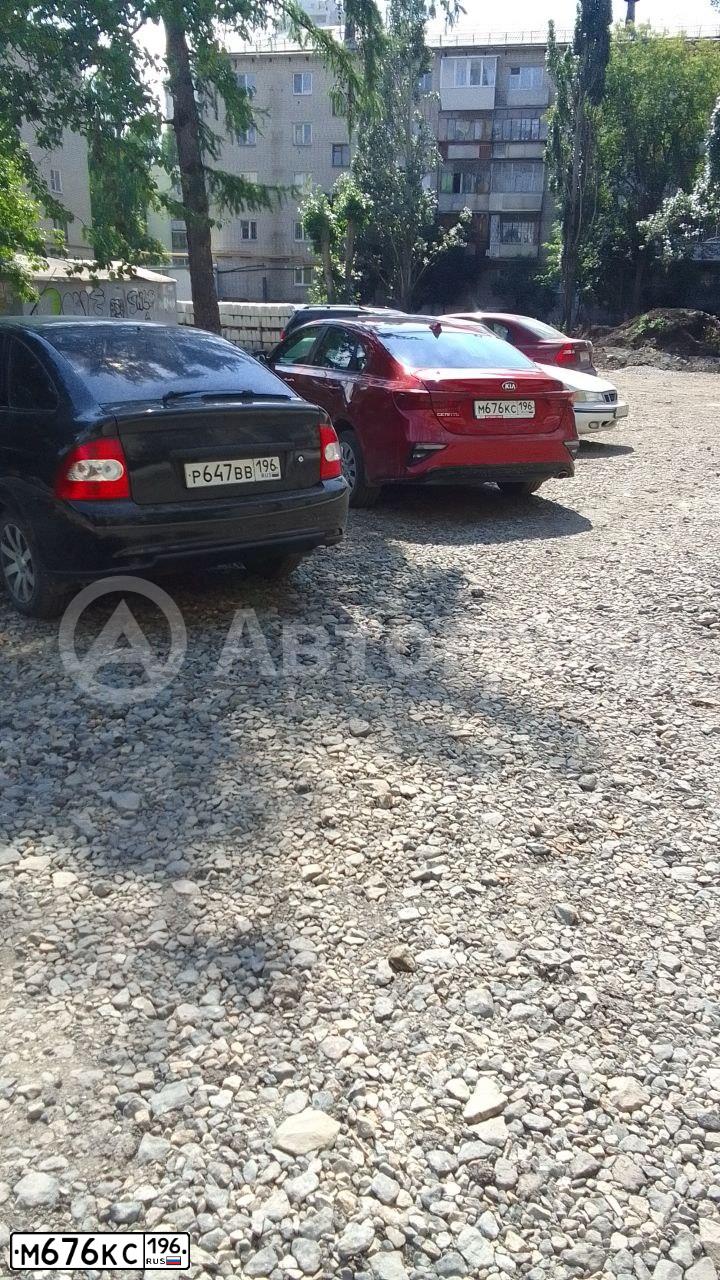 Фото автомобиля KIA CERATO, 2019 — госномер М676КС196. Цвет: КРАСНЫЙ