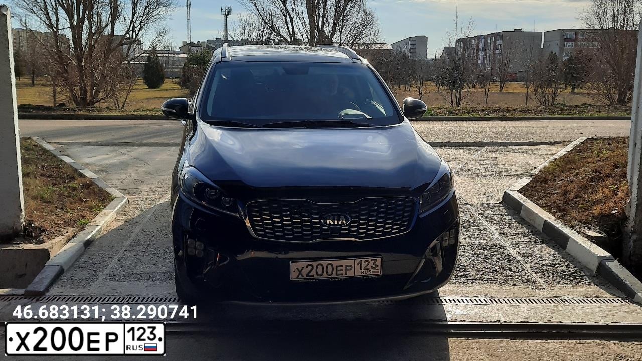 Фото автомобиля KIA SORENTO, 2018 — госномер Х200ЕР123. Цвет: ЧЕРНЫЙ