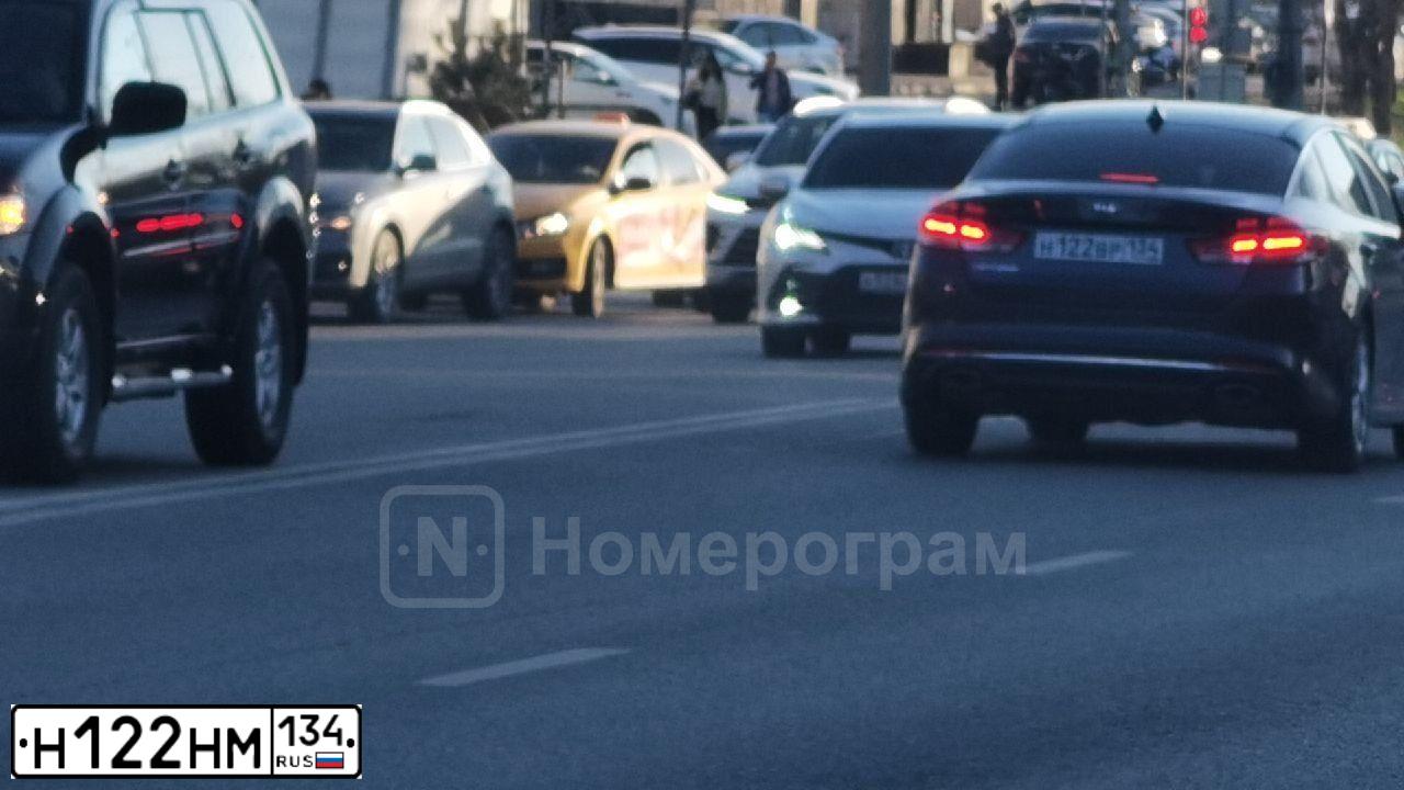 Фото автомобиля RENAULT MEGANE, 2014 — госномер Н122НМ134. Цвет: синий