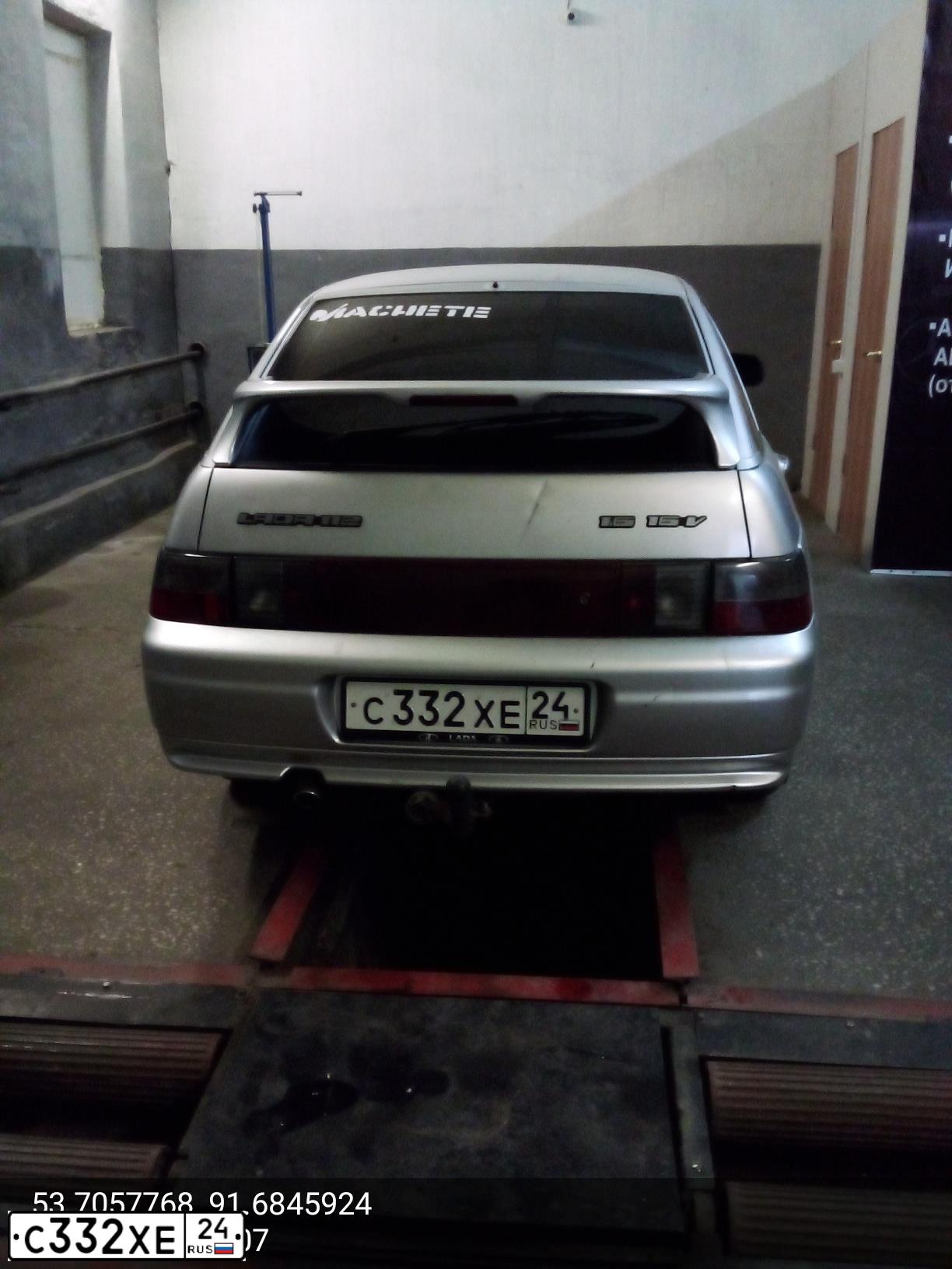 Фото автомобиля LADA 2112 LADA, 2008 — госномер С332ХЕ24. Цвет: СВЕТЛО-СЕРЕБРИСТЫЙ  МЕТАЛЛИК