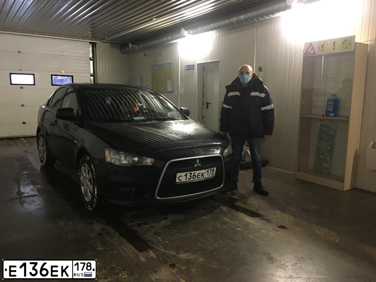 Фото автомобиля FORD MONDEO, 2002 — госномер Е136ЕК178. Цвет: ЧЕРНЫЙ