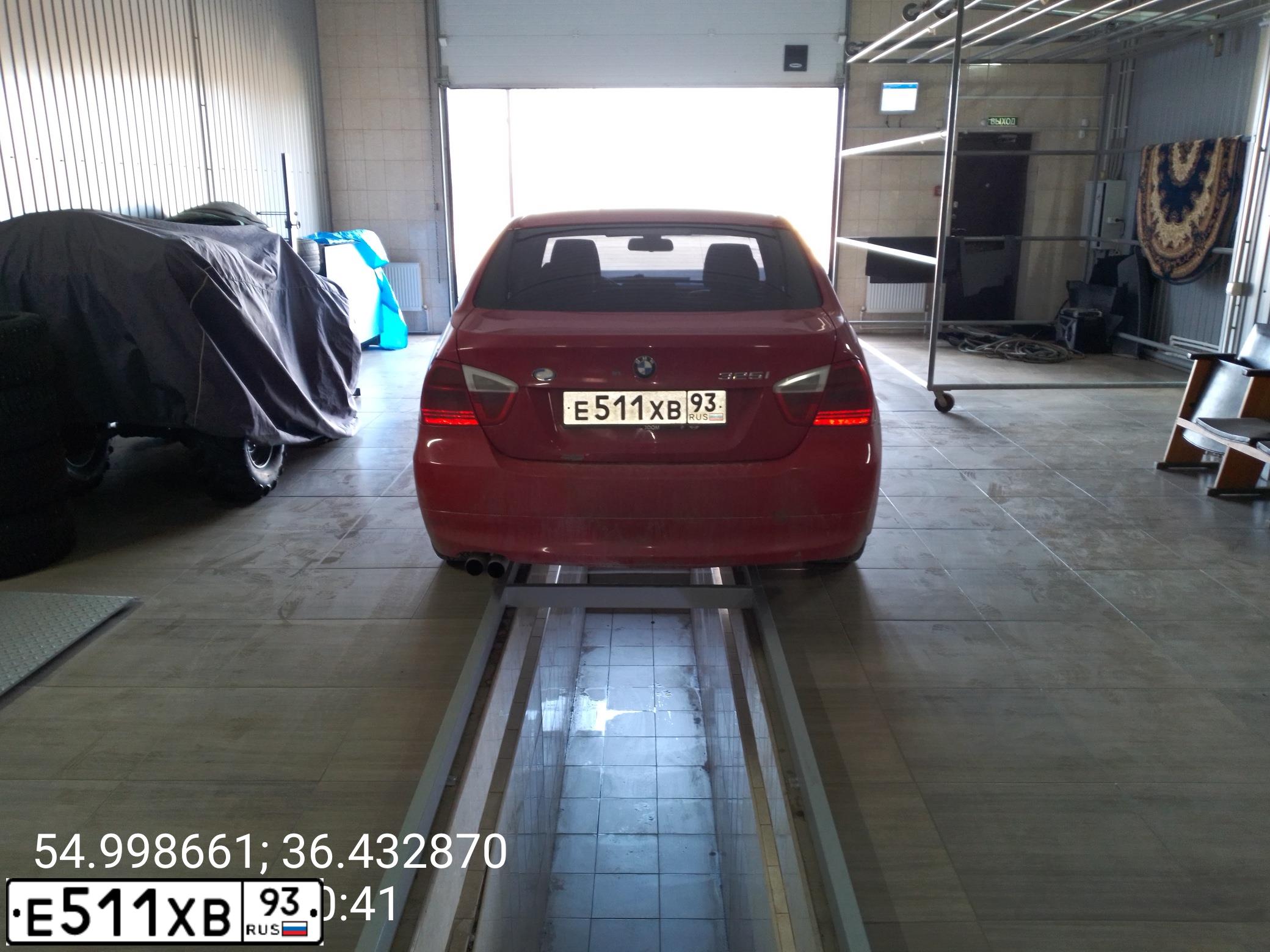 Фото автомобиля BMW SERIE 3, 2005 — госномер Е511ХВ93. Цвет: КРАСНЫЙ