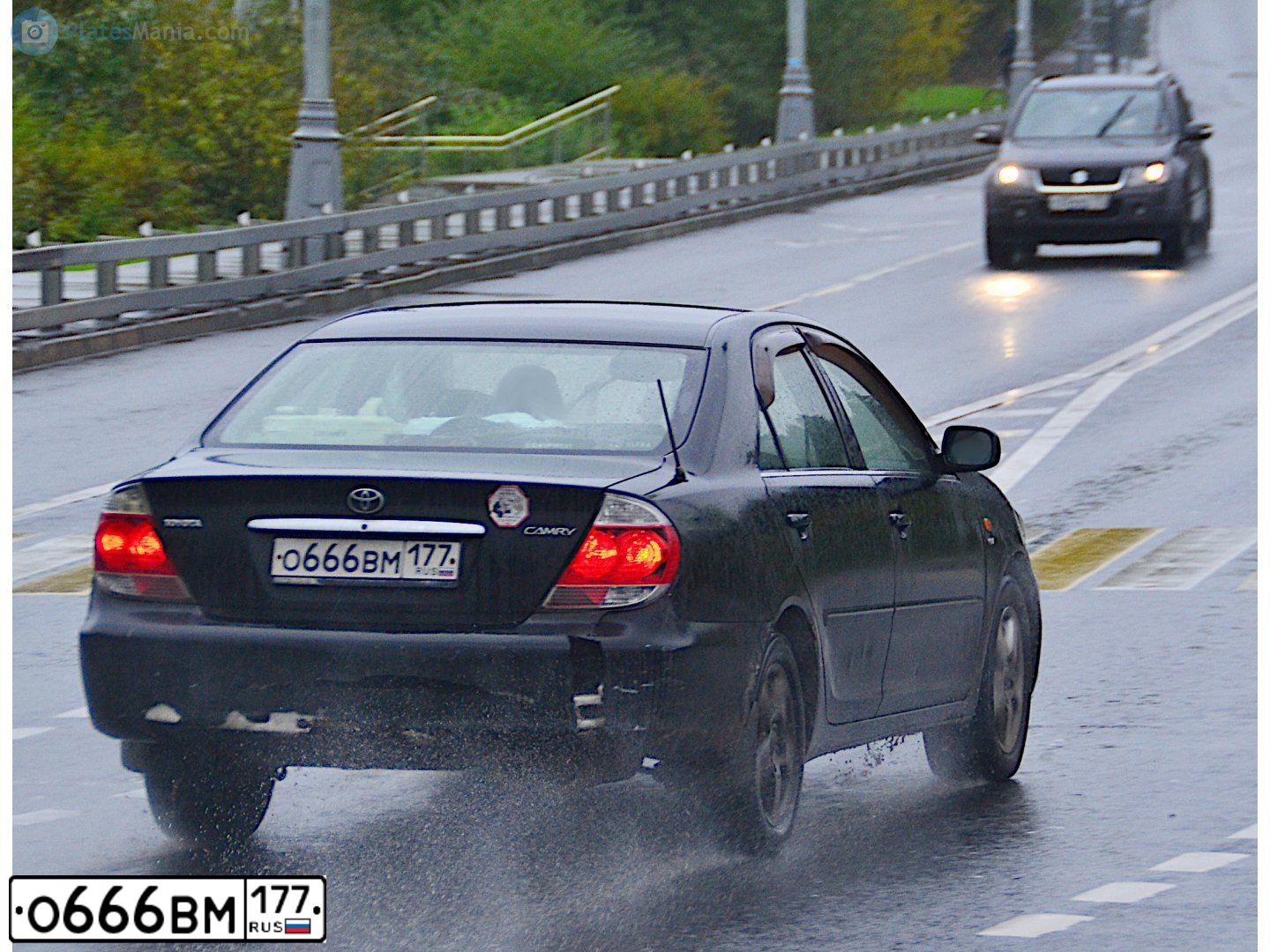 Фото автомобиля TOYOTA CAMRY, 2005 — госномер О666ВМ177. Цвет: ЧЕРНЫЙ
