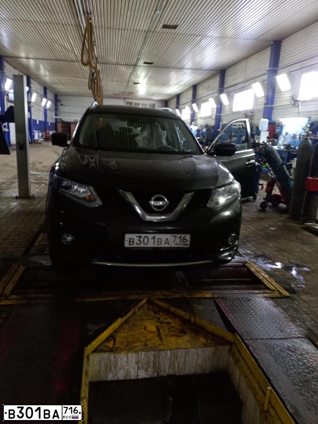 Фото автомобиля NISSAN X-TRAIL, 2018 — госномер В301ВА716. Цвет: ОЛИВКОВЫЙ