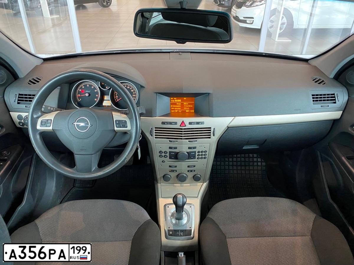 Фото автомобиля OPEL ASTRA, 2008 — госномер В672ХВ790. Цвет: СЕРЕБРИСТЫЙ