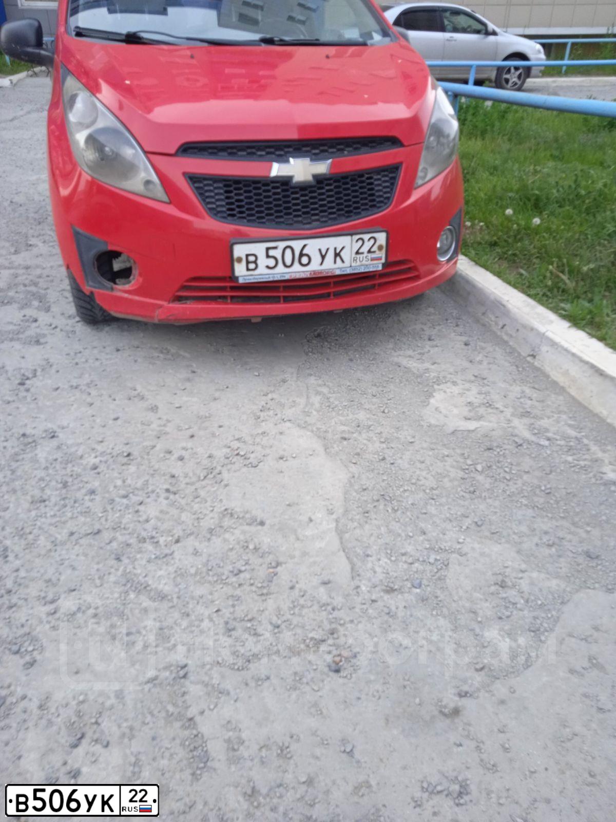 Фото автомобиля CHEVROLET SPARK, 2012 — госномер В506УК22. Цвет: КРАСНЫЙ