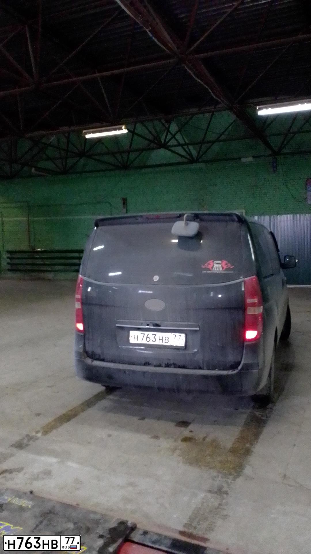 Фото автомобиля HYUNDAI GRAND STAREX, 2010 — госномер М250РТ73. Цвет: ЧЕРНЫЙ