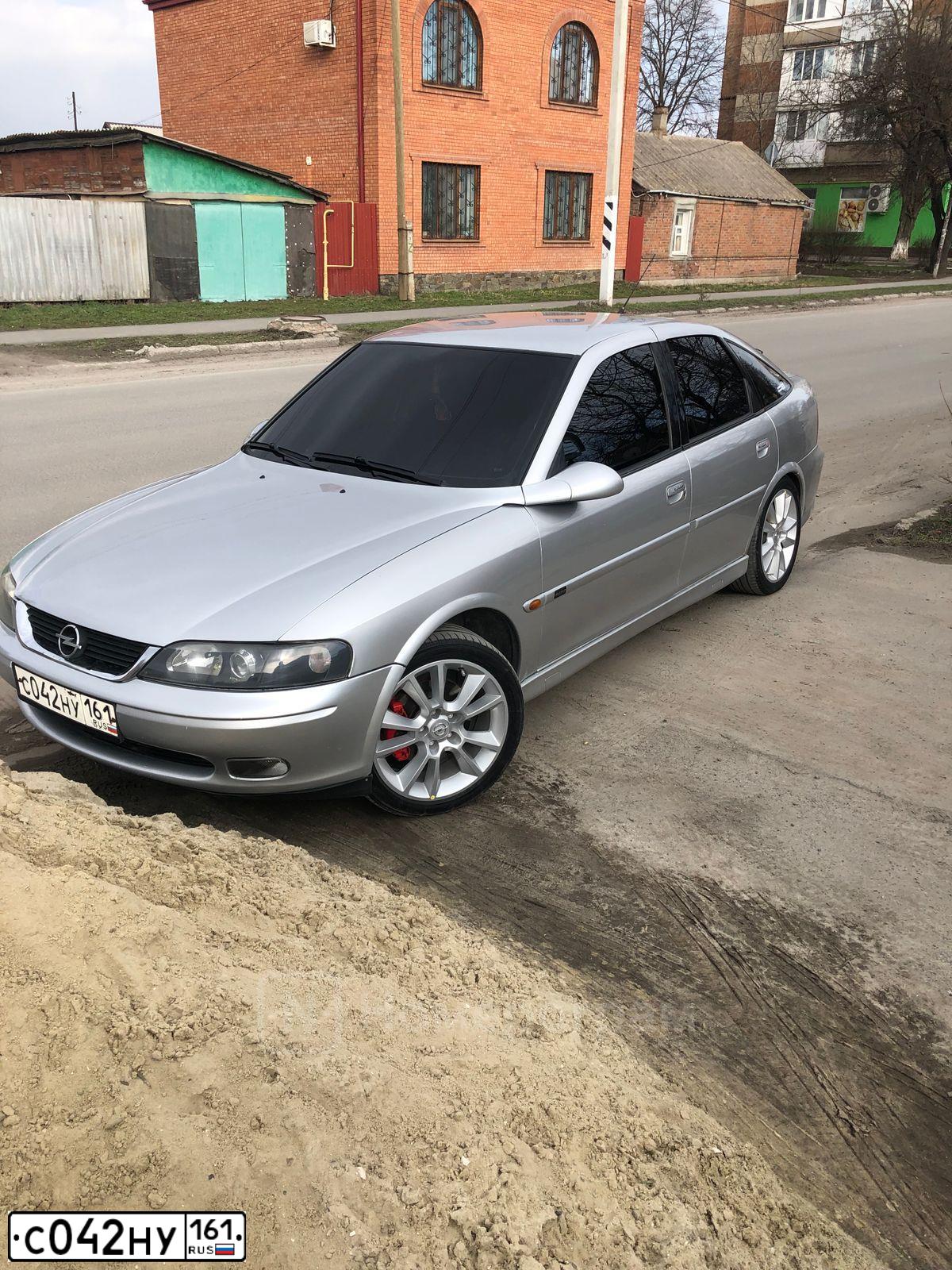 Фото автомобиля OPEL VECTRA, 1999 — госномер С042НУ161. Цвет: БЕЛЫЙ(СЕРЕБРИСТЫЙ