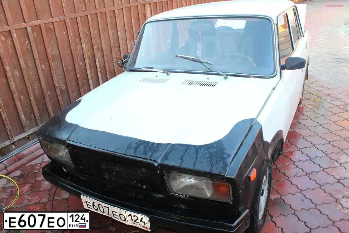 Фото автомобиля LADA 2107, 1995 — госномер Х229СО24. Цвет: Белый