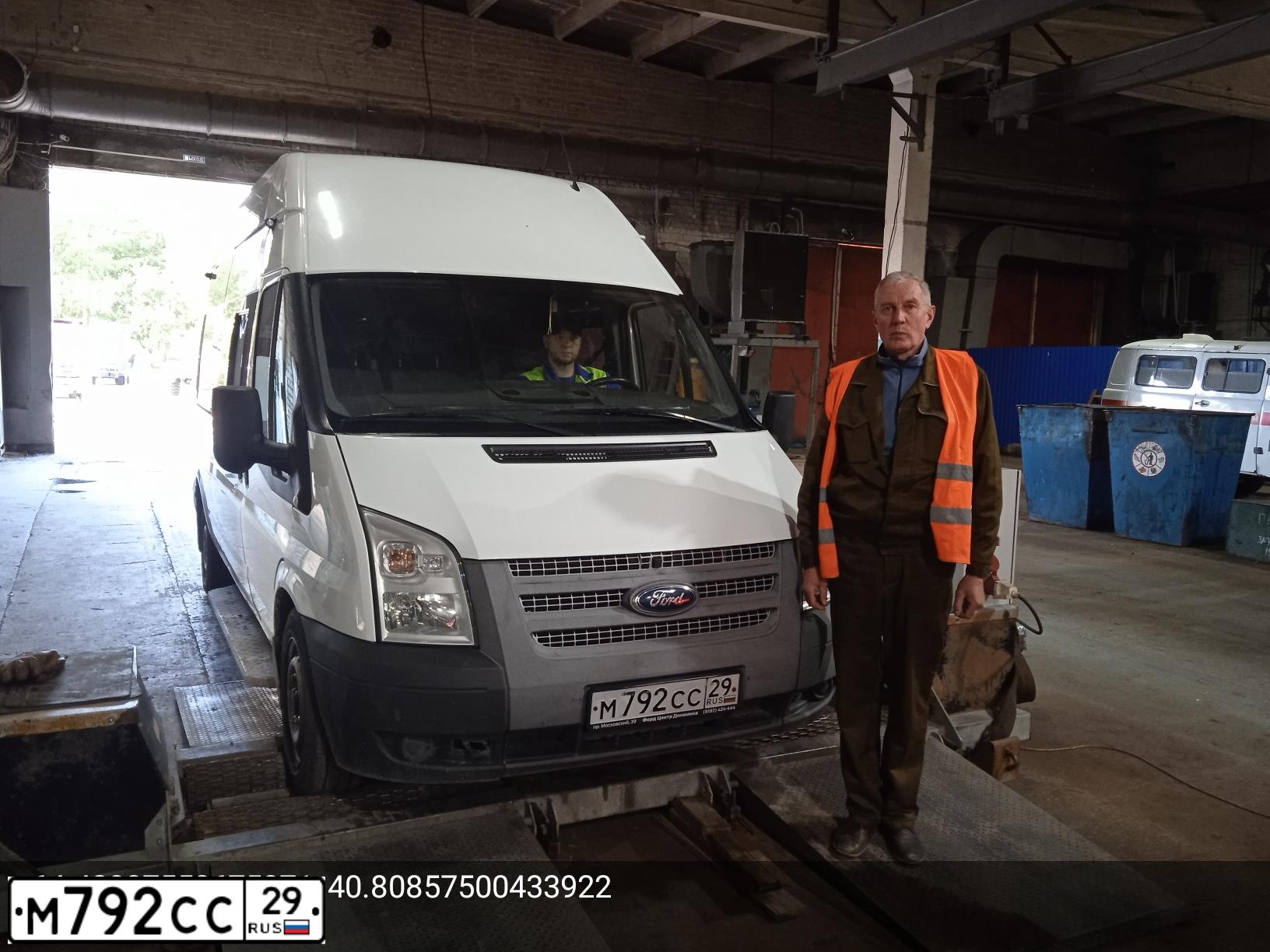 Фото автомобиля FORD TRANSIT, 2015 — госномер Р783УУ61. Цвет: Белый