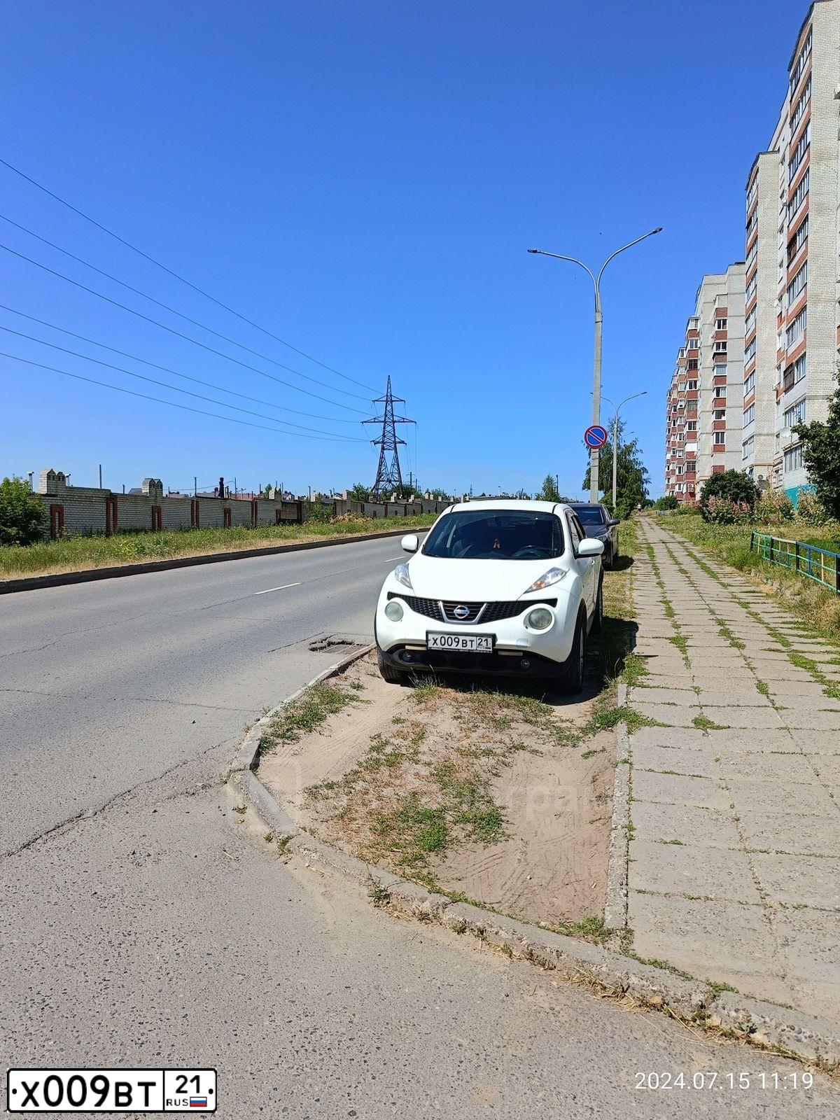 Фото автомобиля NISSAN JUKE, 2011 — госномер Х009ВТ21. Цвет: БЕЛЫЙ