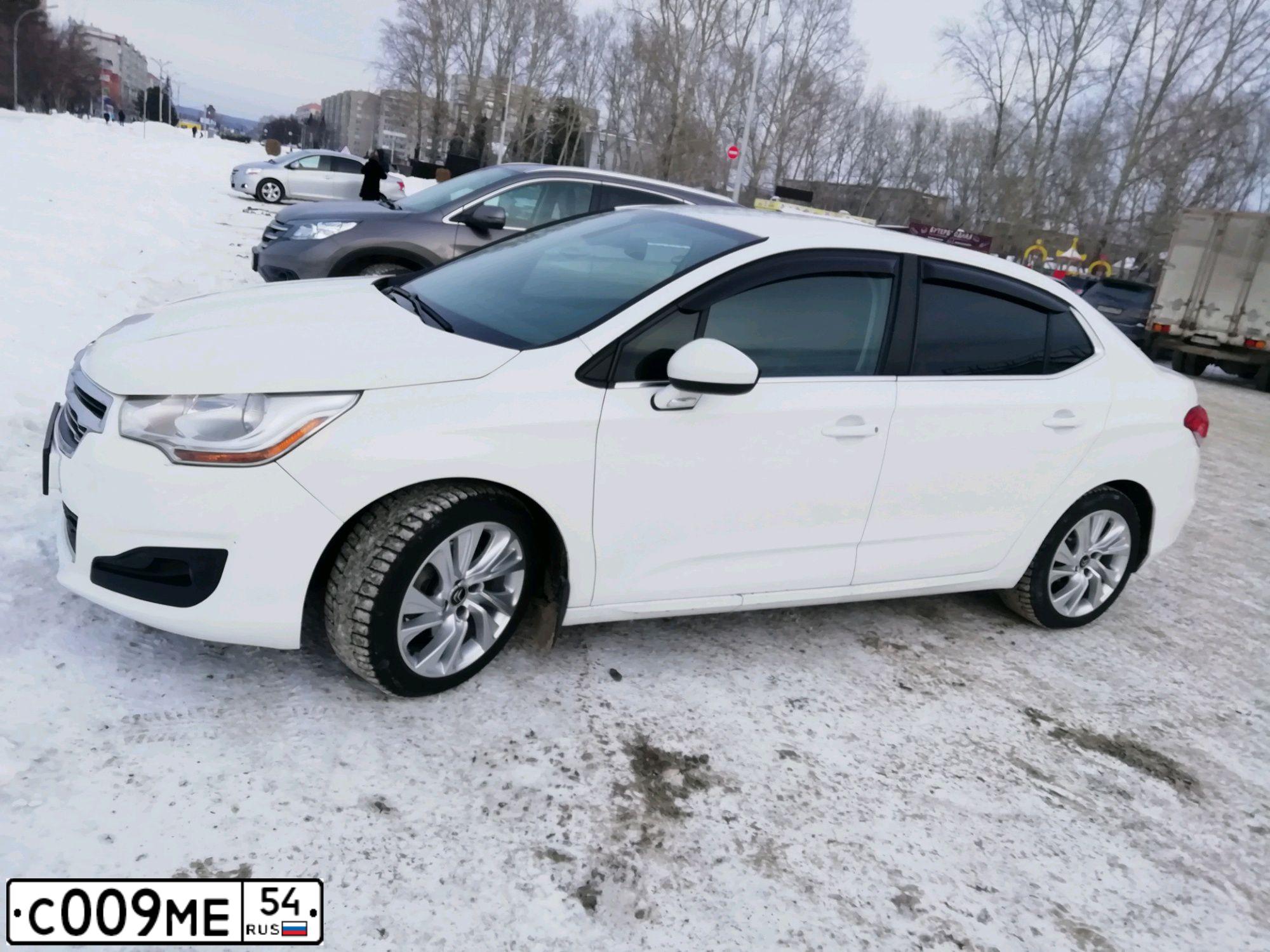 Фото автомобиля CITROEN C4, 2013 — госномер С009МЕ54. Цвет: Белый