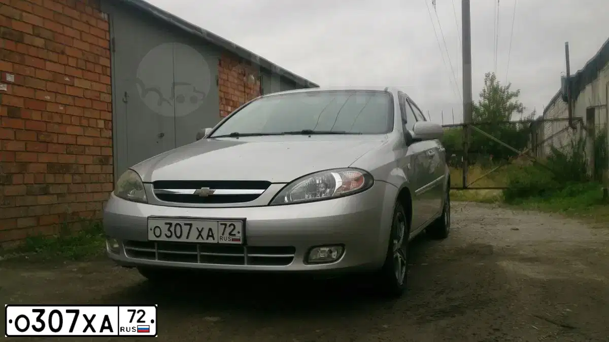 Фото автомобиля CHEVROLET LACETTI, 2008 — госномер О307ХА72. Цвет: серебристый
