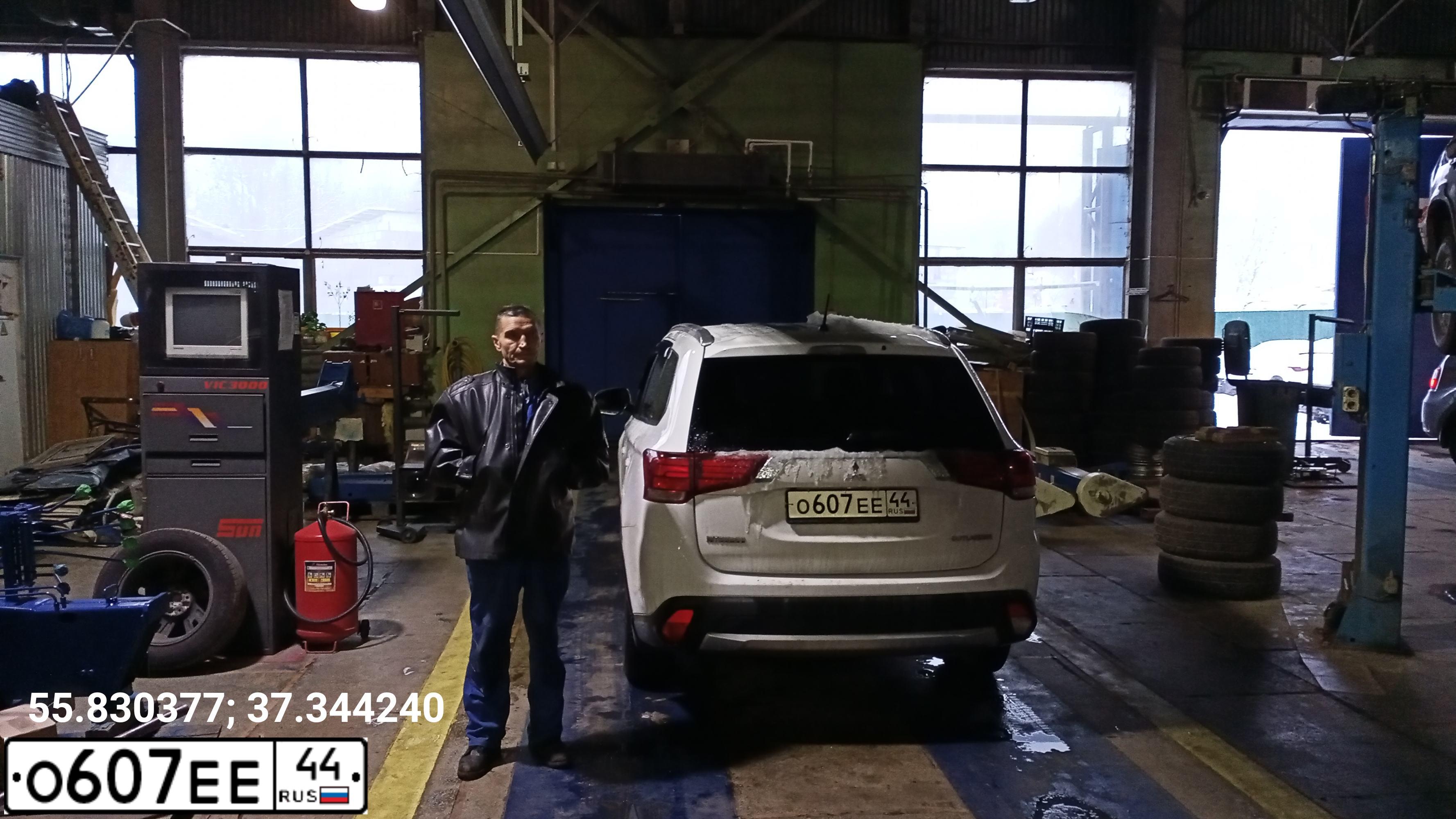 Фото автомобиля MITSUBISHI OUTLANDER, 2015 — госномер О607ЕЕ44. Цвет: БЕЛЫЙ