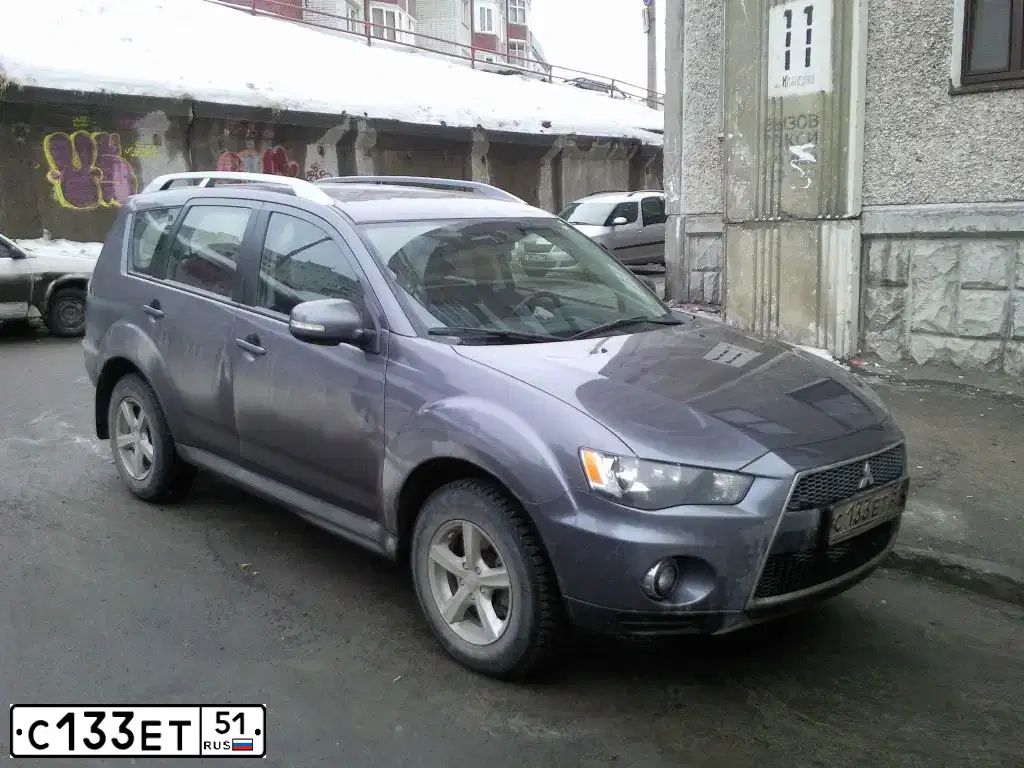 Фото автомобиля MITSUBISHI OUTLANDER, 2019 — госномер С133ЕТ51. Цвет: Белый