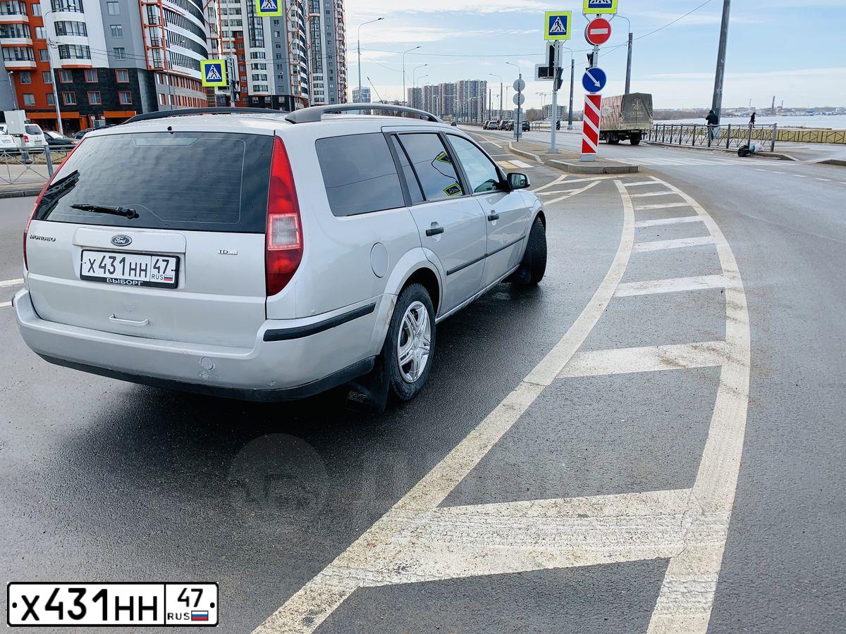 Фото автомобиля FORD MONDEO, 2004 — госномер Х431НН47. Цвет: Серебристый
