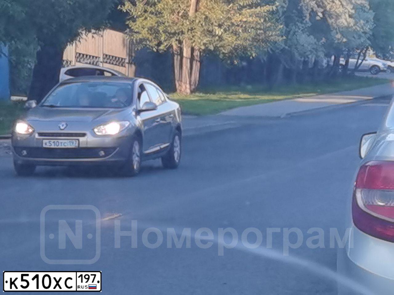Фото автомобиля LADA 2110, 2005 — госномер О805НТ154. Цвет: МАЛИНОВЫЙ