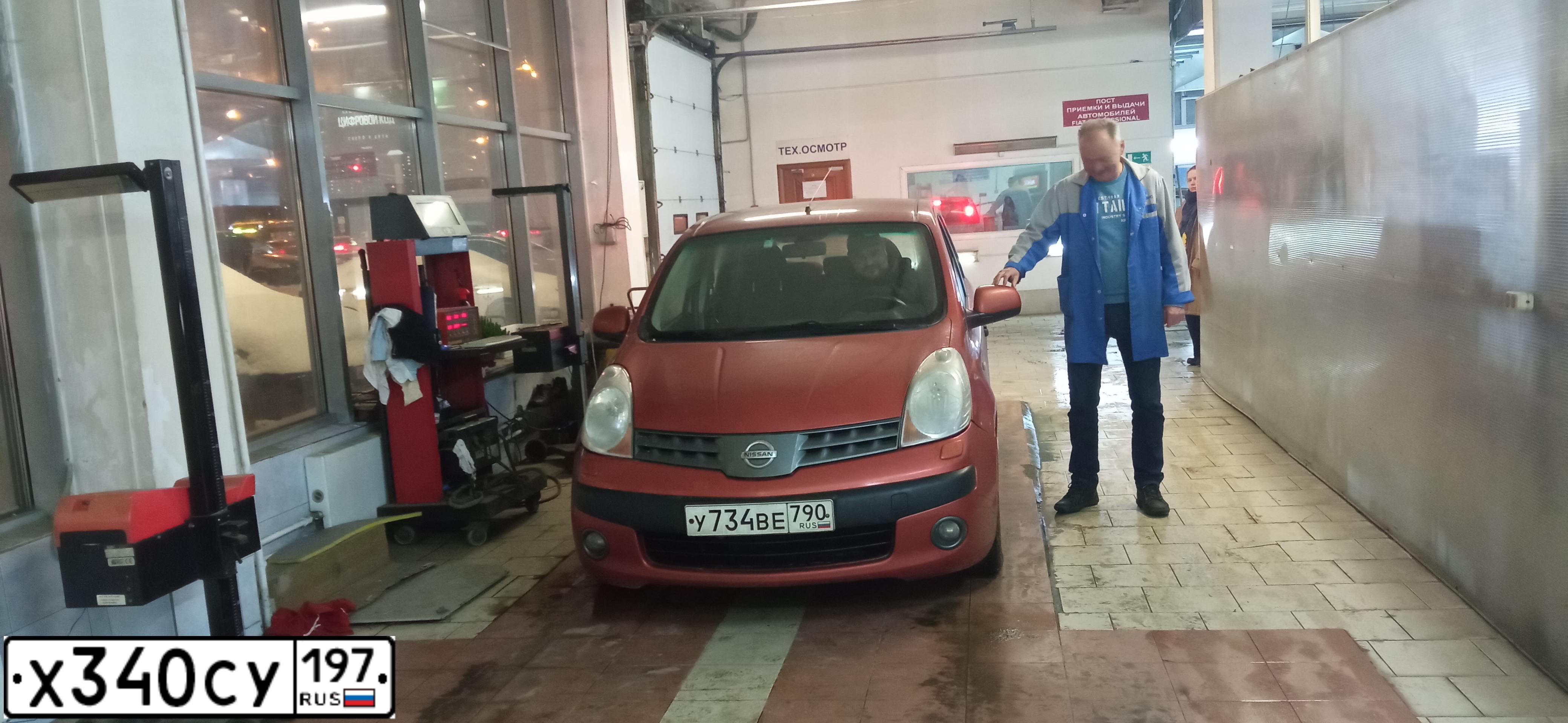 Фото автомобиля NISSAN NOTE, 2007 — госномер Х340СУ197. Цвет: КРАСНЫЙ