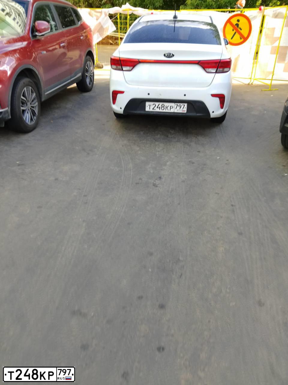 Фото автомобиля KIA RIO, 2019 — госномер Т248КР797. Цвет: Белый