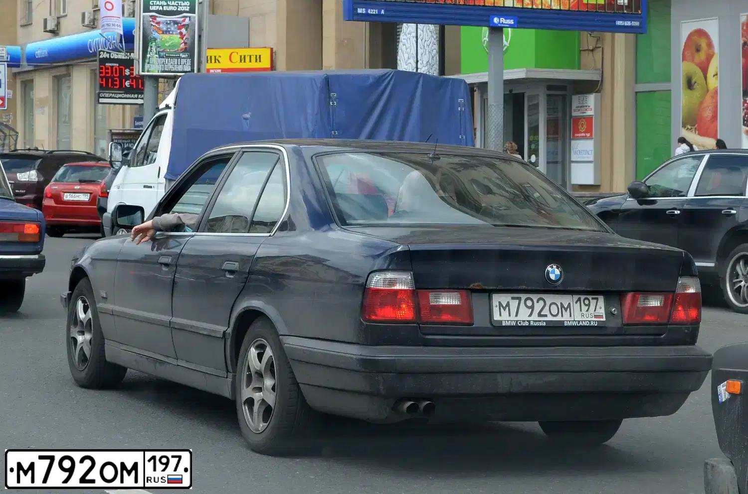 Фото автомобиля BMW W SERIE 5, 1995 — госномер Е328ЕР177. Цвет: синий