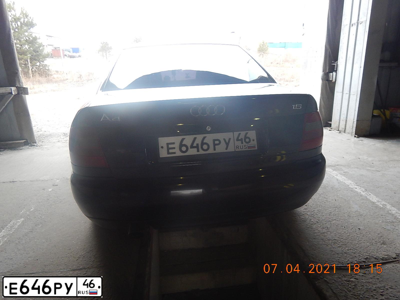 Фото автомобиля AUDI A4, 1998 — госномер Е646РУ46. Цвет: ЧЕРНЫЙ