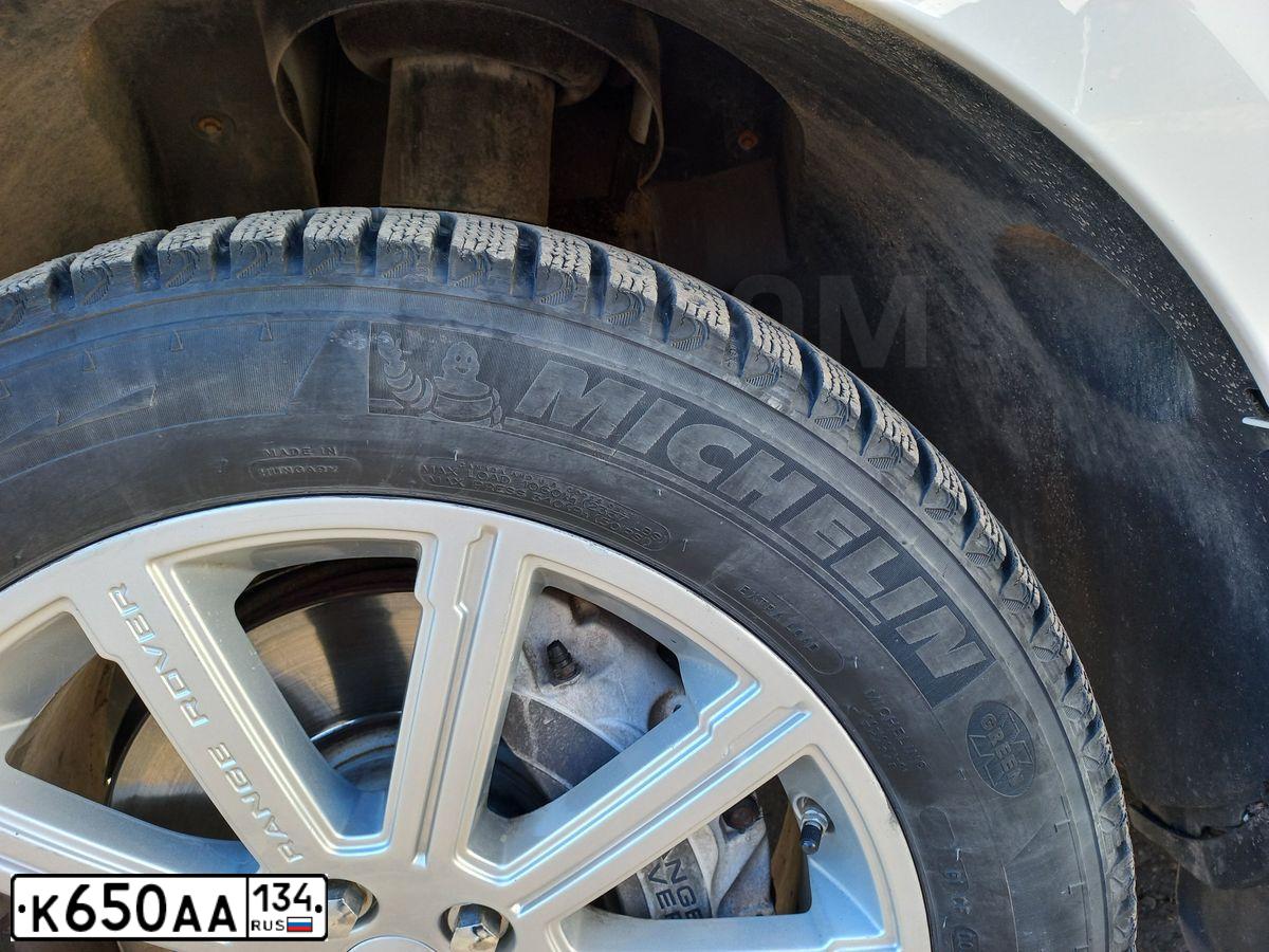 Фото автомобиля LAND ROVER RANGE ROVER, 2010 — госномер С800УС716. Цвет: Белый