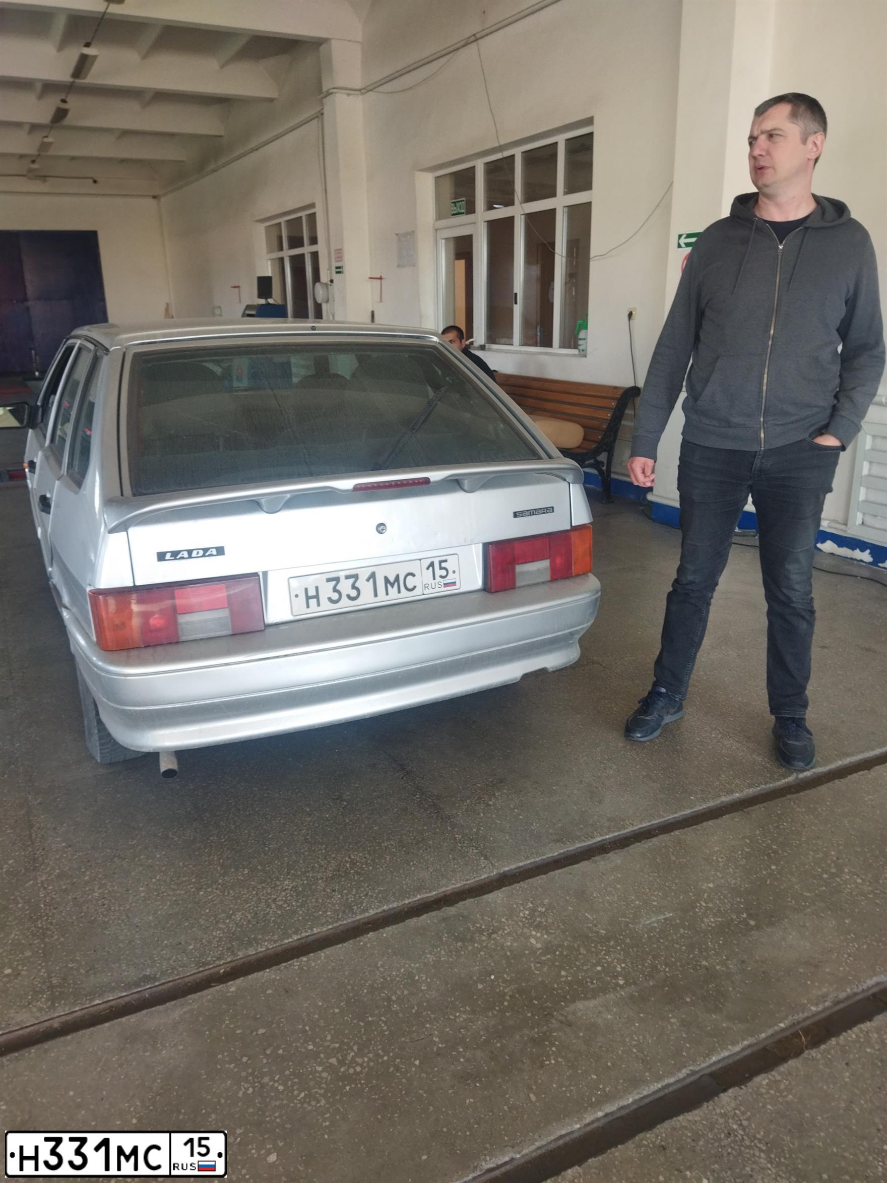 Фото автомобиля LADA 2114 SAMARA, 2012 — госномер Н331МС15. Цвет: СВЕТЛО СЕРЕБ МЕТАЛЛ