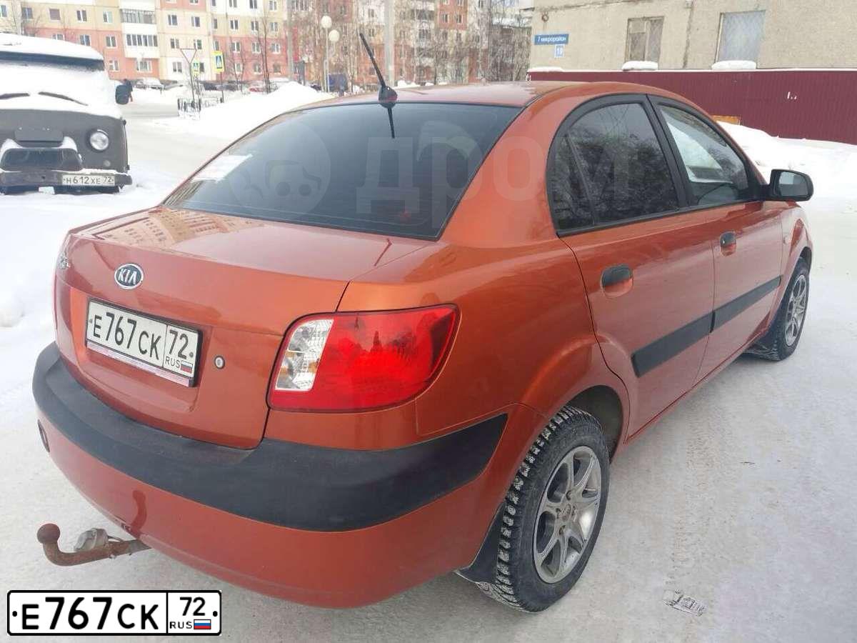 Фото автомобиля KIA RIO, 2007 — госномер Е767СК72. Цвет: ОРАНЖЕВЫЙ ЗАКАТ