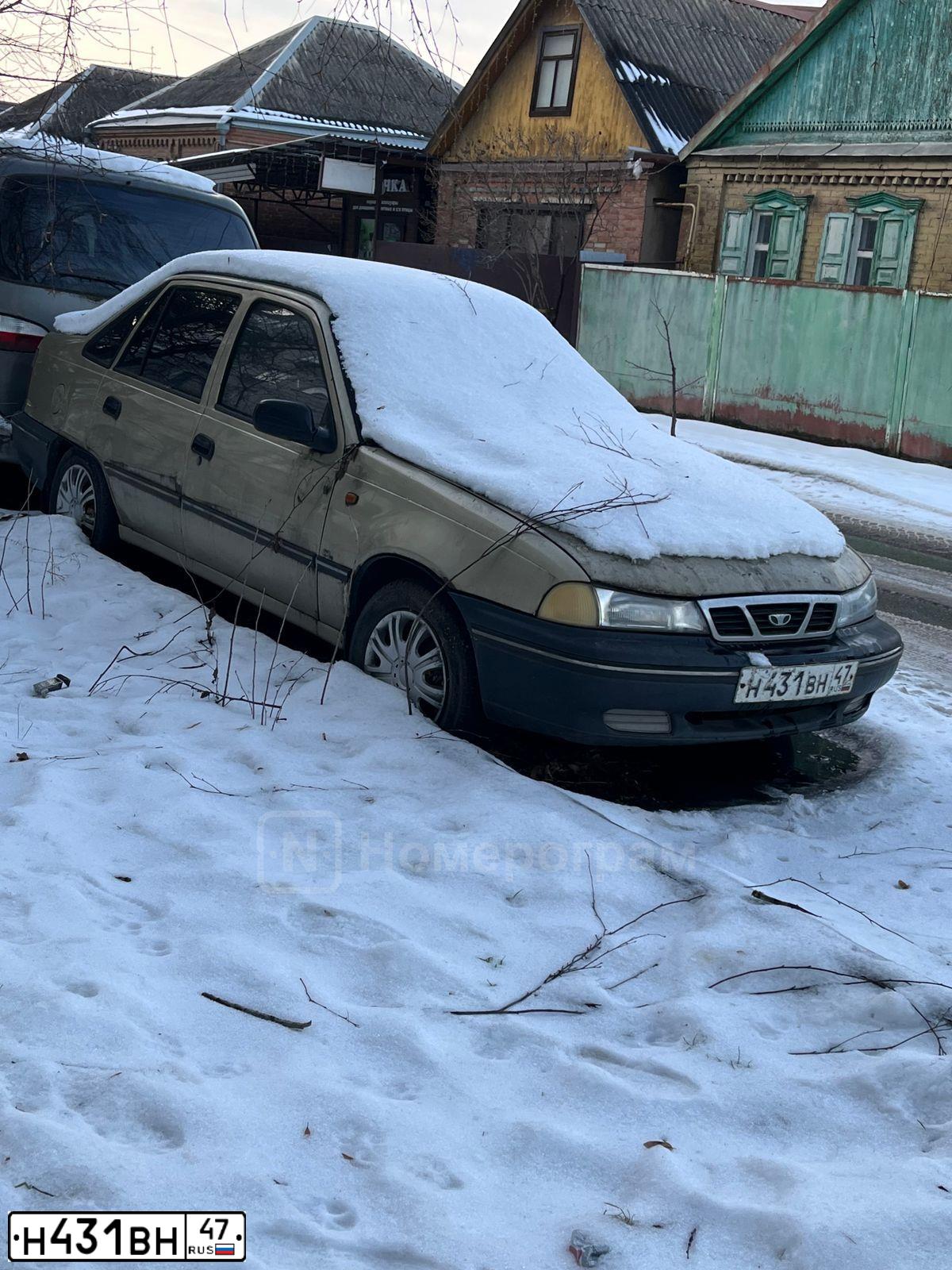 Фото автомобиля DAEWOO NEXIA, 2005 — госномер Н431ВН47. Цвет: ПЕСОЧНЫЙ