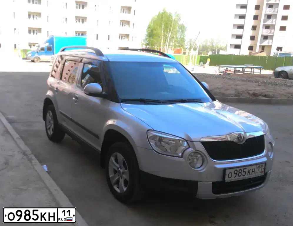 Фото автомобиля SKODA YETI, 2011 — госномер Р625ВК152. Цвет: Серебристый