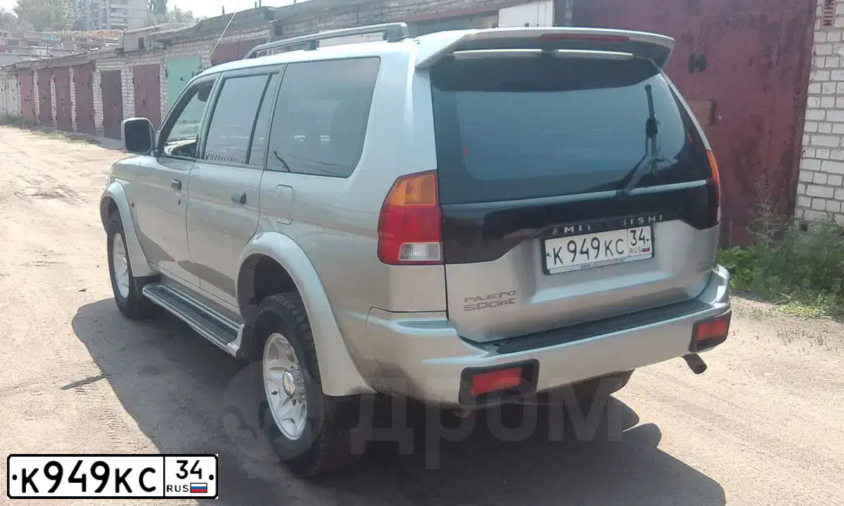Фото автомобиля MITSUBISHI PAJERO SPORT, 1999 — госномер Х093МЕ30. Цвет: серебристый