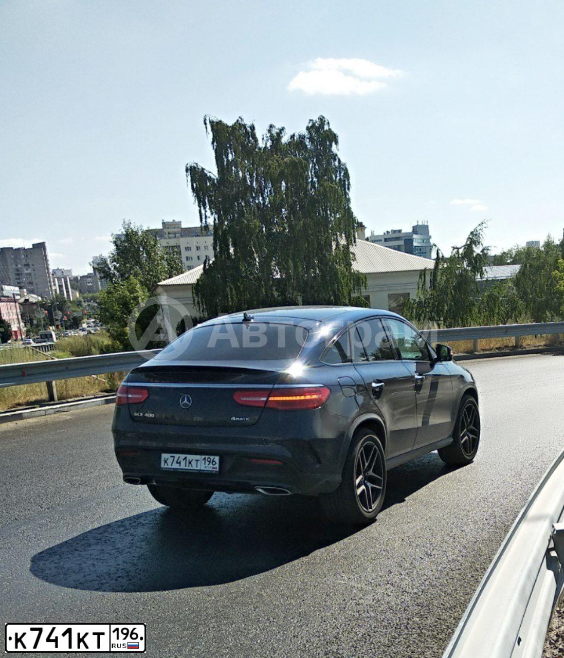 Фото автомобиля MERCEDES GLE-KLASSE, 2018 — госномер К741КТ196. Цвет: синий