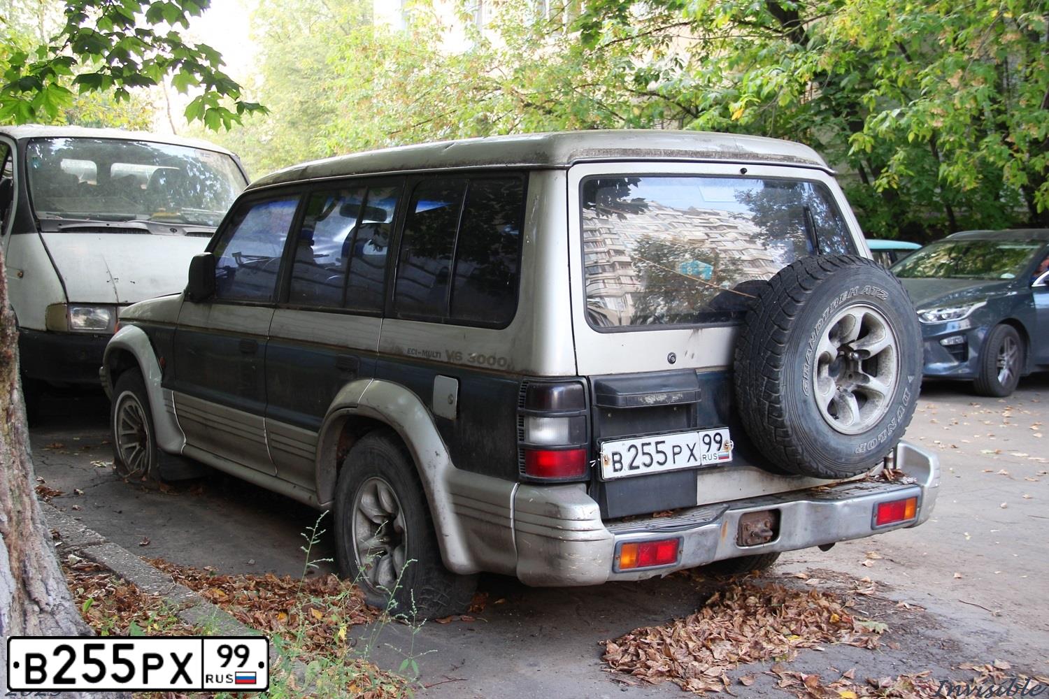 Фото автомобиля MITSUBISHI PAJERO, 1993 — госномер В255РХ99. Цвет: ТЕМНО-СЕРЫЙ МЕТАЛЛИК