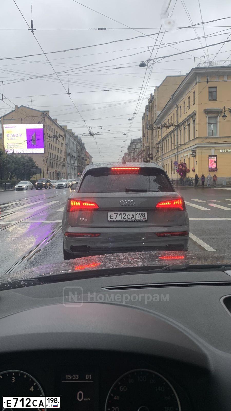 Фото автомобиля AUDI Q5, 2019 — госномер Е712СА198. Цвет: Серый