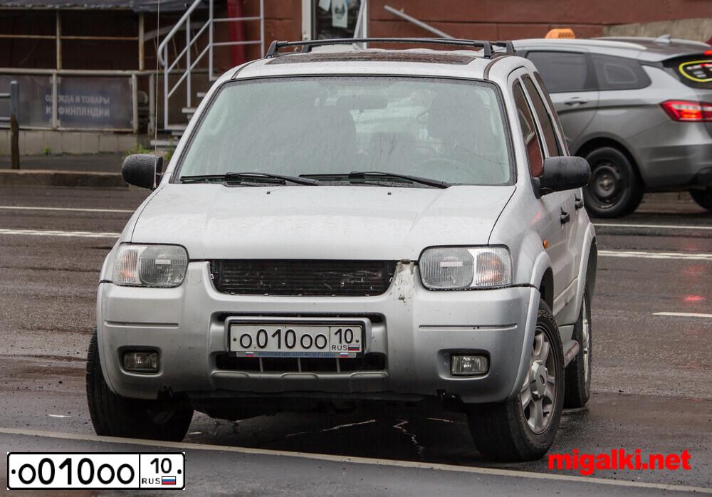 Фото автомобиля FORD MAVERICK, 2003 — госномер О010ОО10. Цвет: серебристый