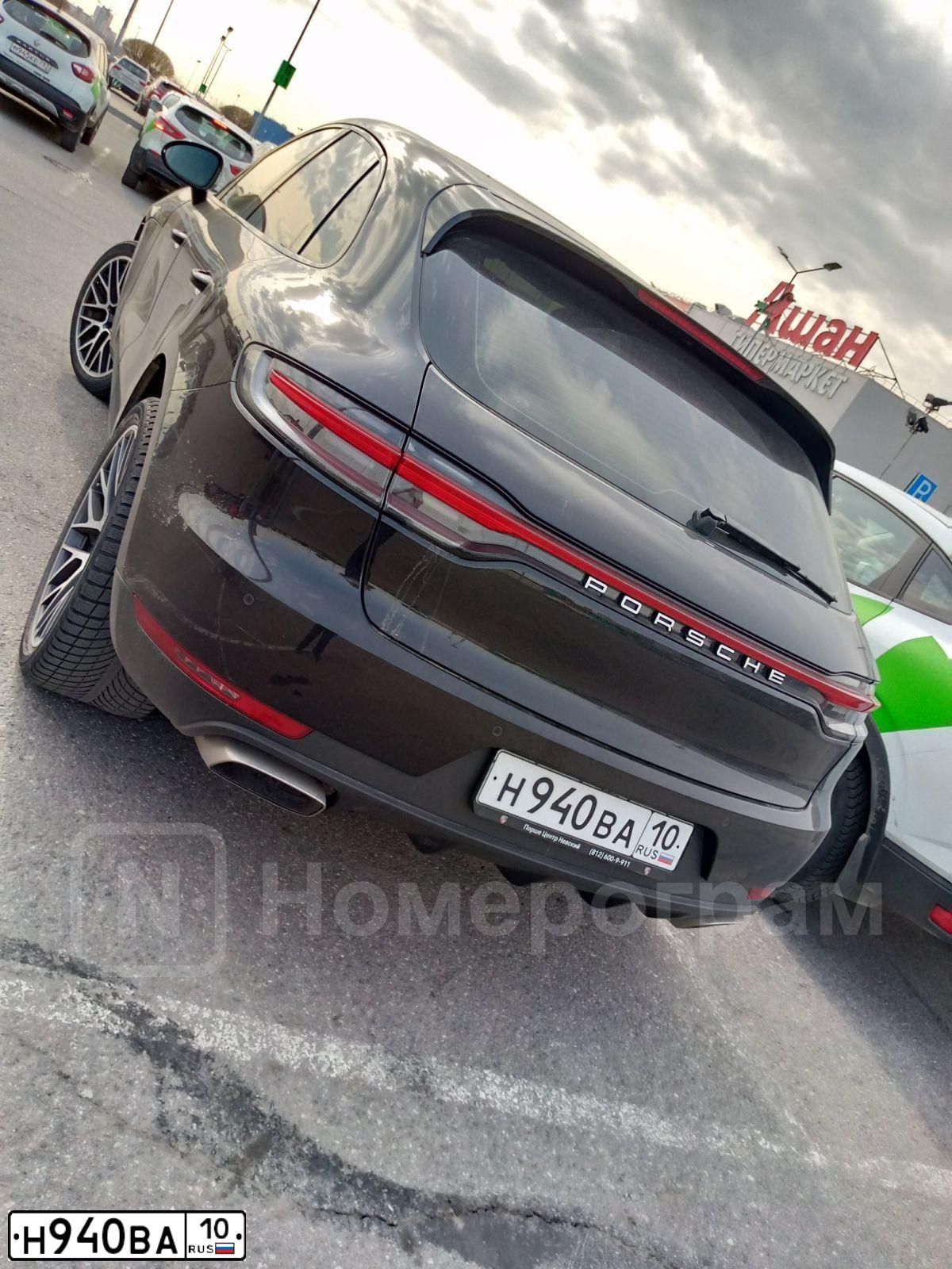 Фото автомобиля PORSCHE MACAN, 2019 — госномер Н940ВА10. Цвет: ЧЕРНЫЙ