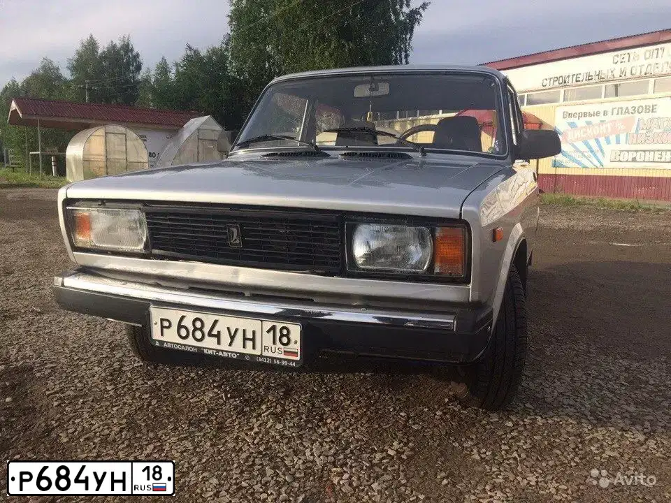 Фото автомобиля LADA 2105, 2010 — госномер Р684УН18. Цвет: СВЕТЛО-СЕРЕБ МЕТАЛЛ