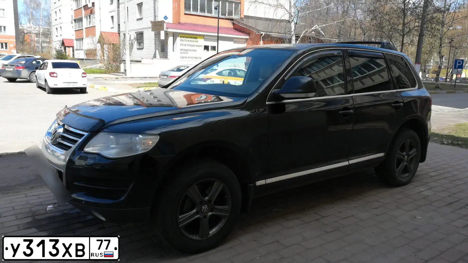 Фото автомобиля VOLKSWAGEN TOUAREG, 2007 — госномер У313ХВ77. Цвет: ЧЕРНЫЙ