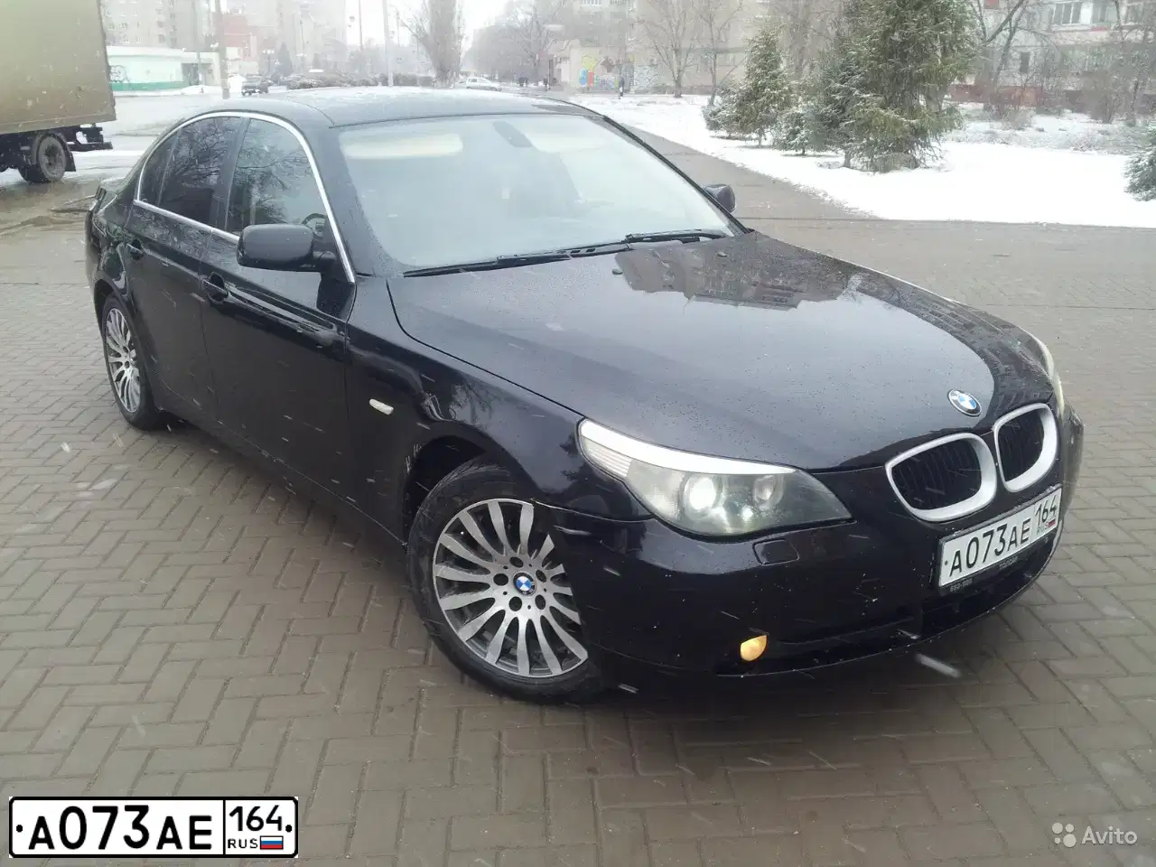 Фото автомобиля BMW SERIE 5, 2004 — госномер А073АЕ164. Цвет: ЧЕРНЫЙ