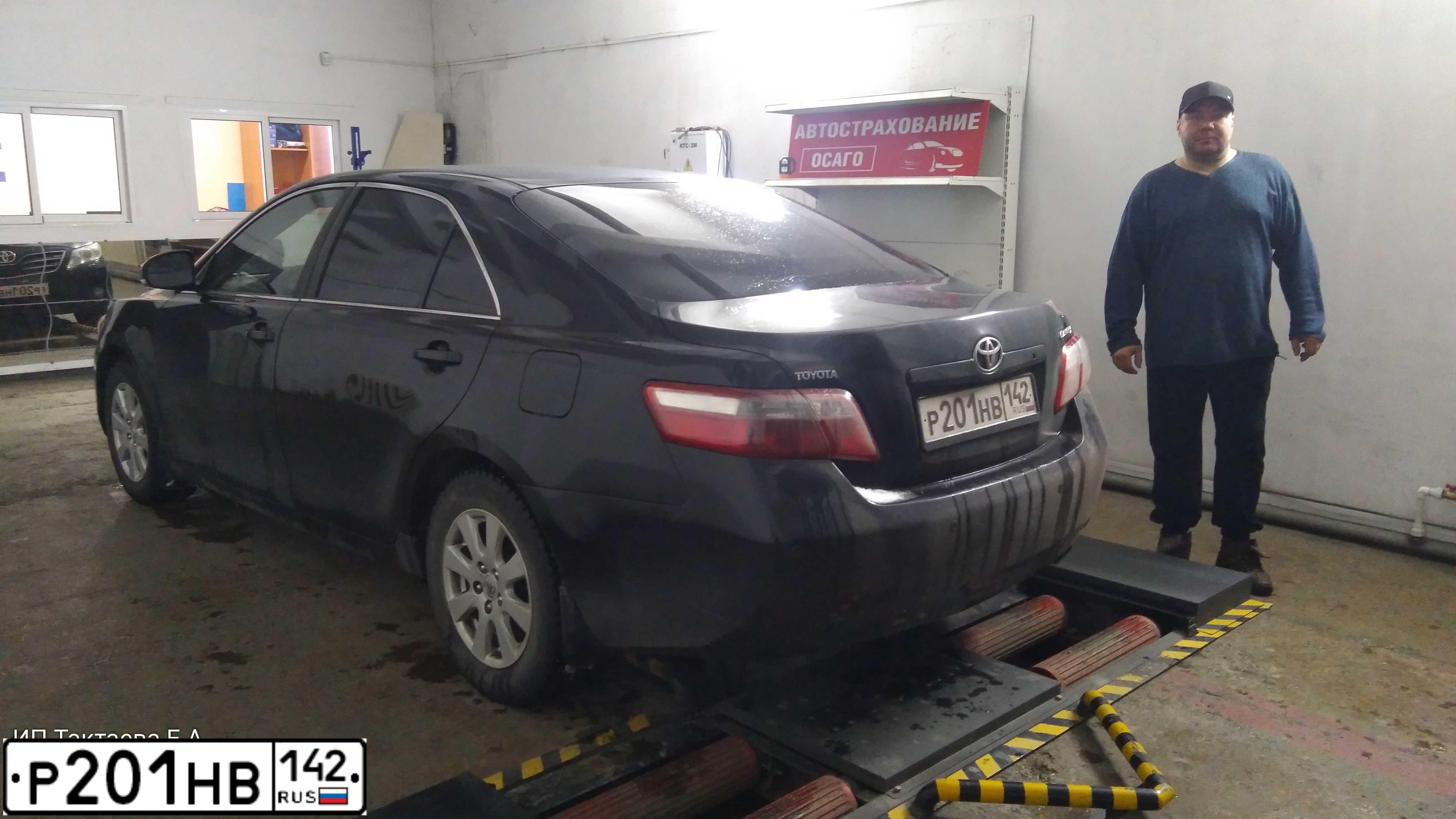 Фото автомобиля TOYOTA CAMRY, 2010 — госномер Р201НВ142. Цвет: ЧЕРНЫЙ