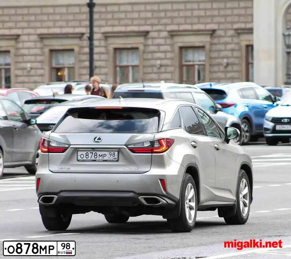 Фото автомобиля TOYOTA LANDCRUISER 200, 2011 — госномер О905ОА78. Цвет: Белый