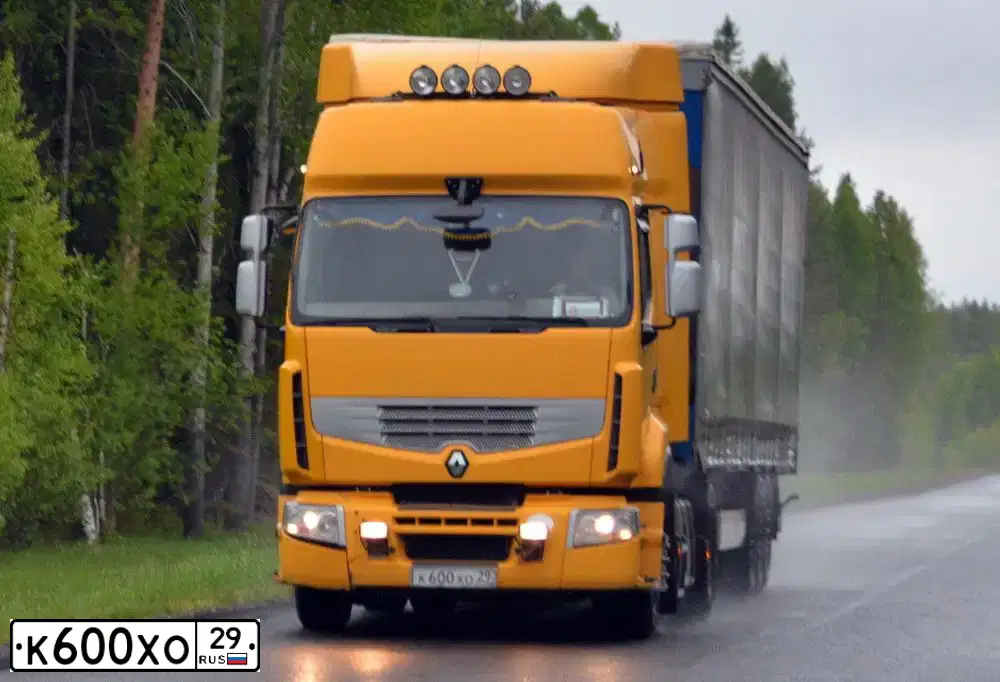 Фото автомобиля RENAULT PREMIUM, 2010 — госномер К600ХО29. Цвет: ЖЁЛТЫЙ
