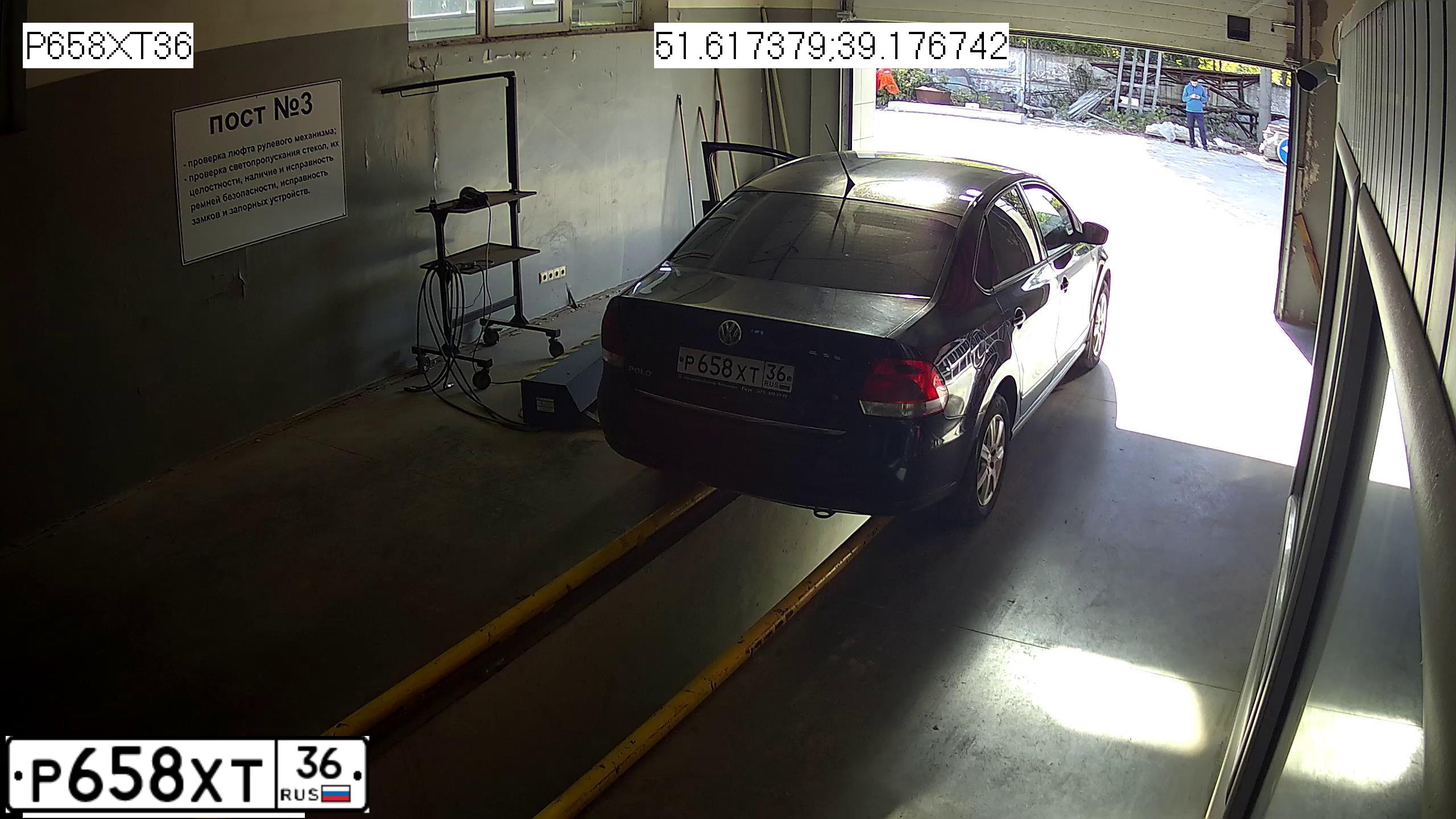 Фото автомобиля VOLKSWAGEN PASSAT, 2001 — госномер С912УМ150. Цвет: СЕРЫЙ