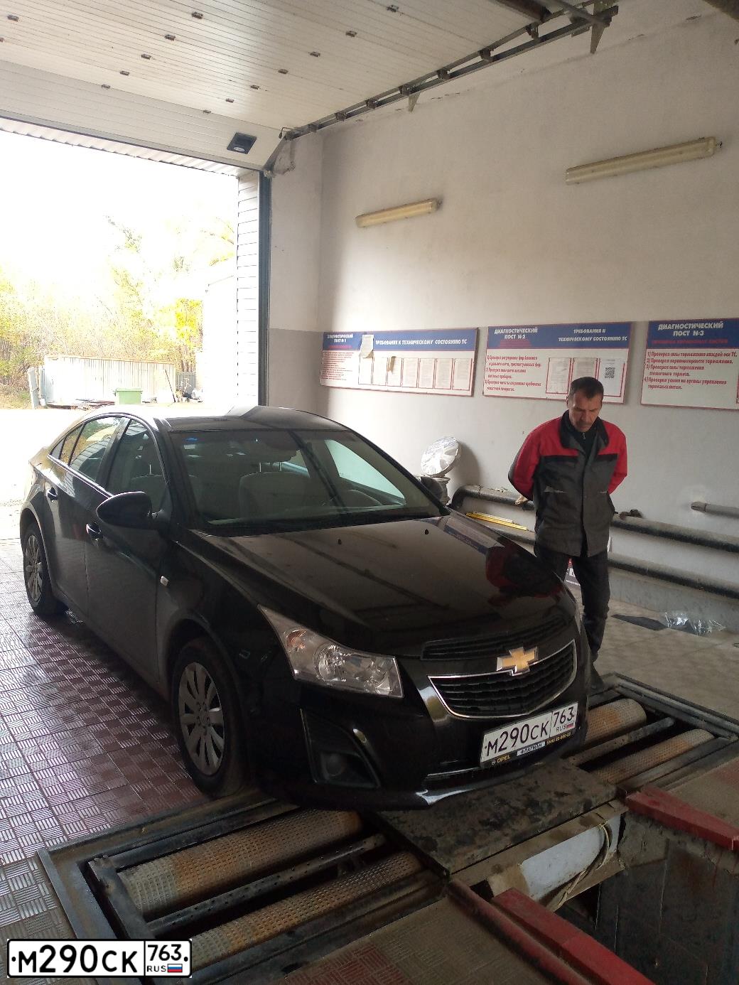 Фото автомобиля CHEVROLET CRUZE, 2013 — госномер М290СК763. Цвет: ЧЕРНЫЙ