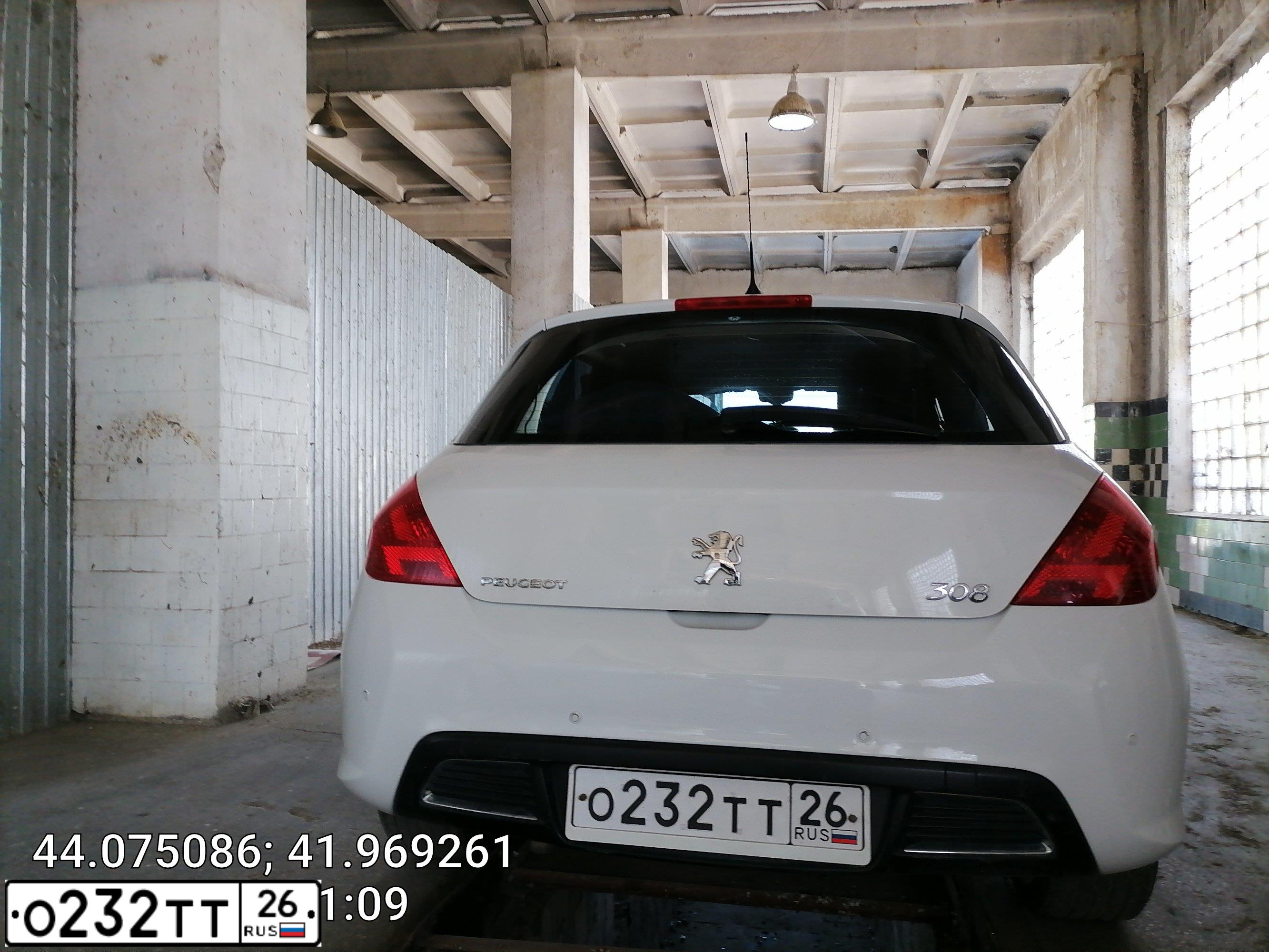Фото автомобиля PEUGEOT 308, 2010 — госномер В538ОЕ09. Цвет: Белый