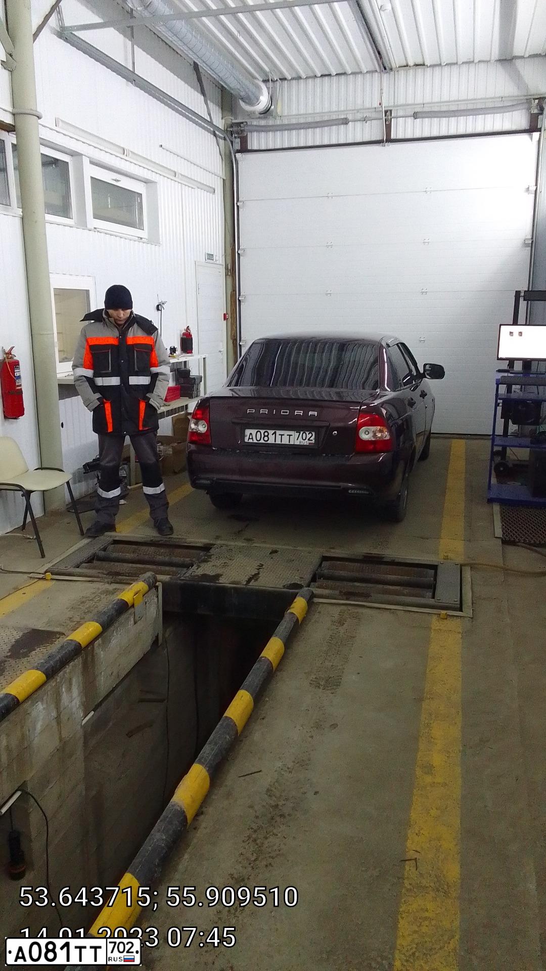 Фото автомобиля LADA 2170 PRIORA, 2011 — госномер А081ТТ702. Цвет: ТЕМНО-ВИШНЕВЫЙ