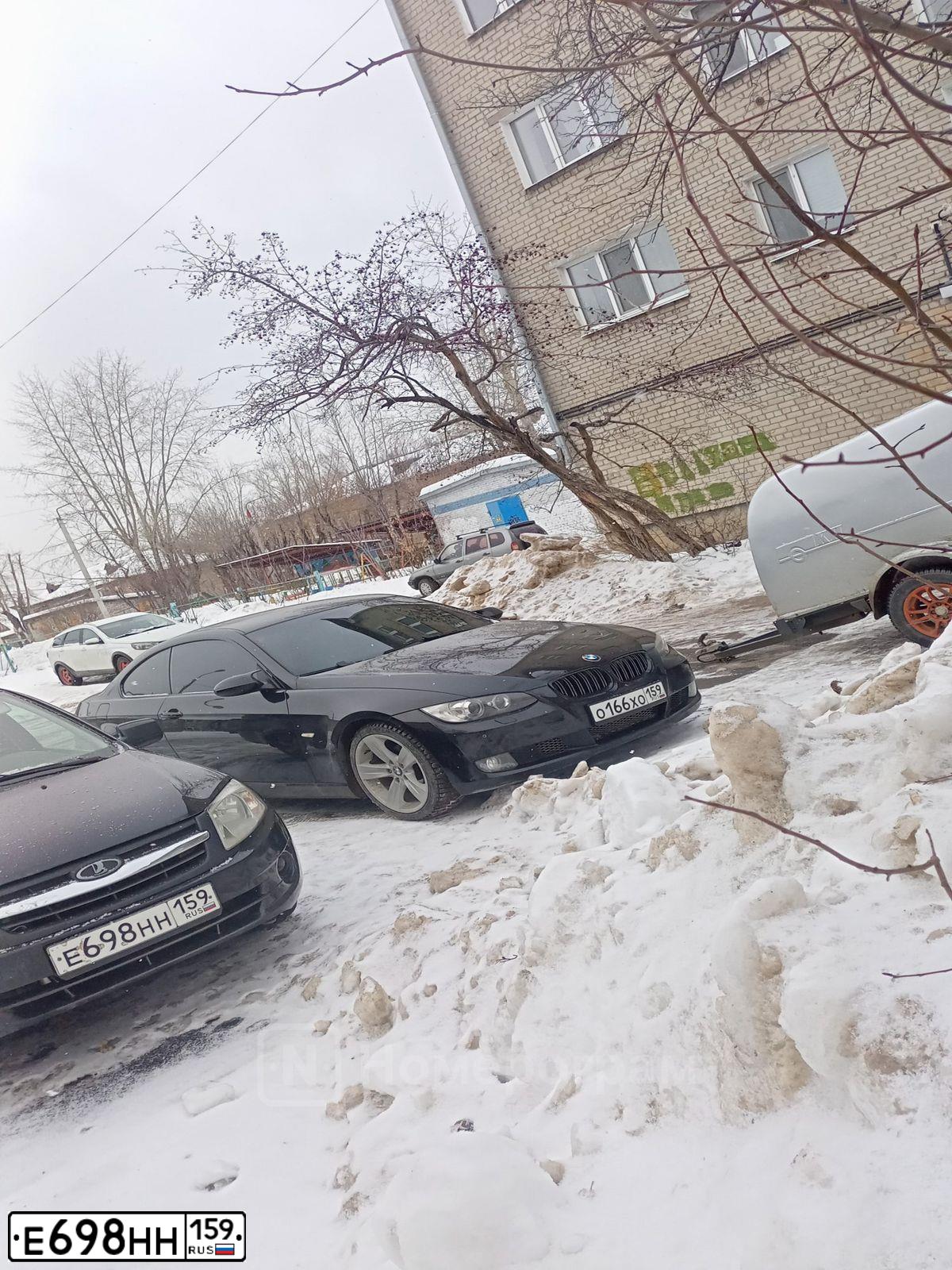 Фото автомобиля LADA 2190 GRANTA, 2013 — госномер Р703ОХ159. Цвет: СИНЕ-ЧЕРНЫЙ