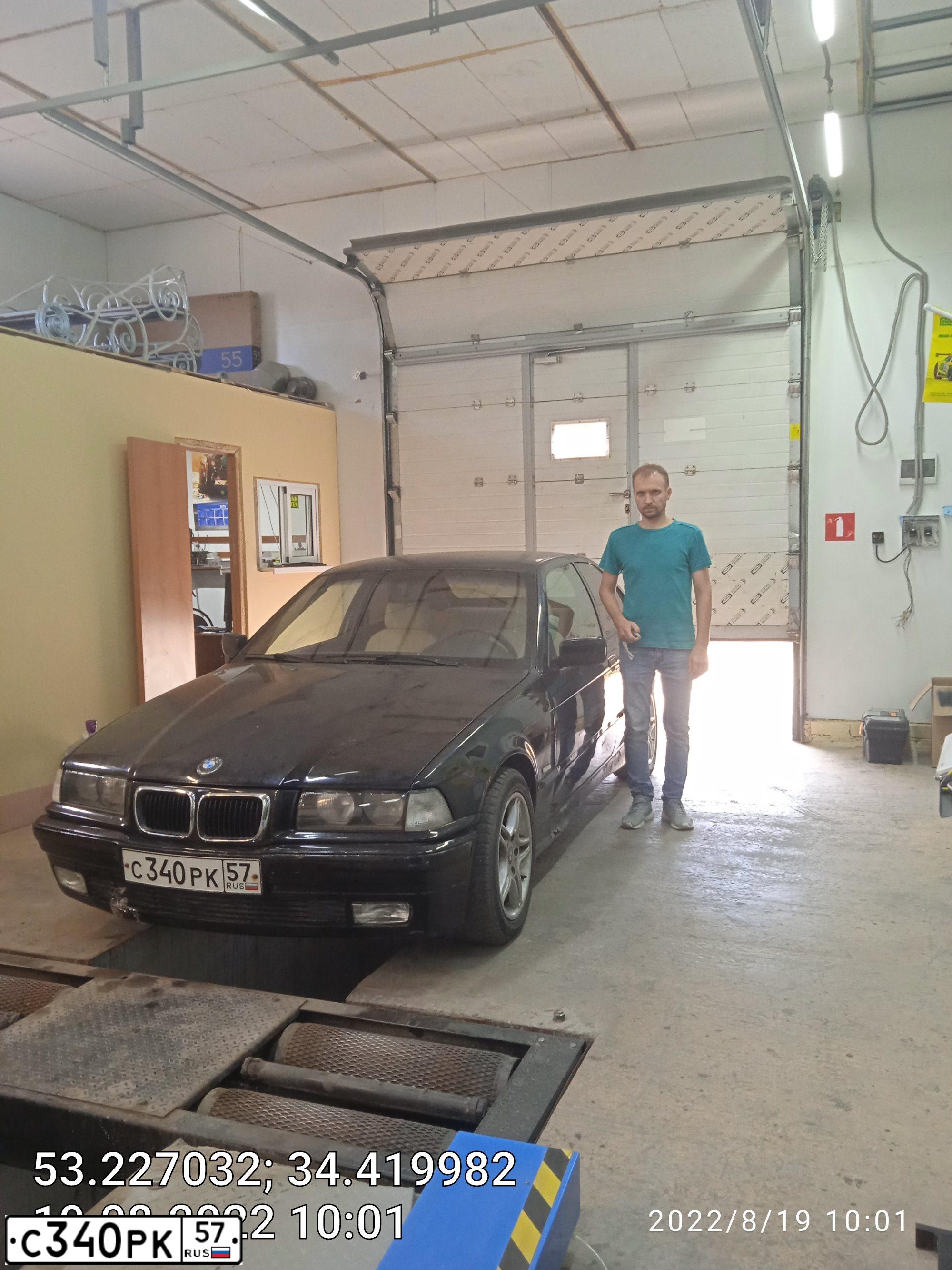 Фото автомобиля BMW SERIE 3, 1997 — госномер Р156ВК32. Цвет: ЧЕРНЫЙ